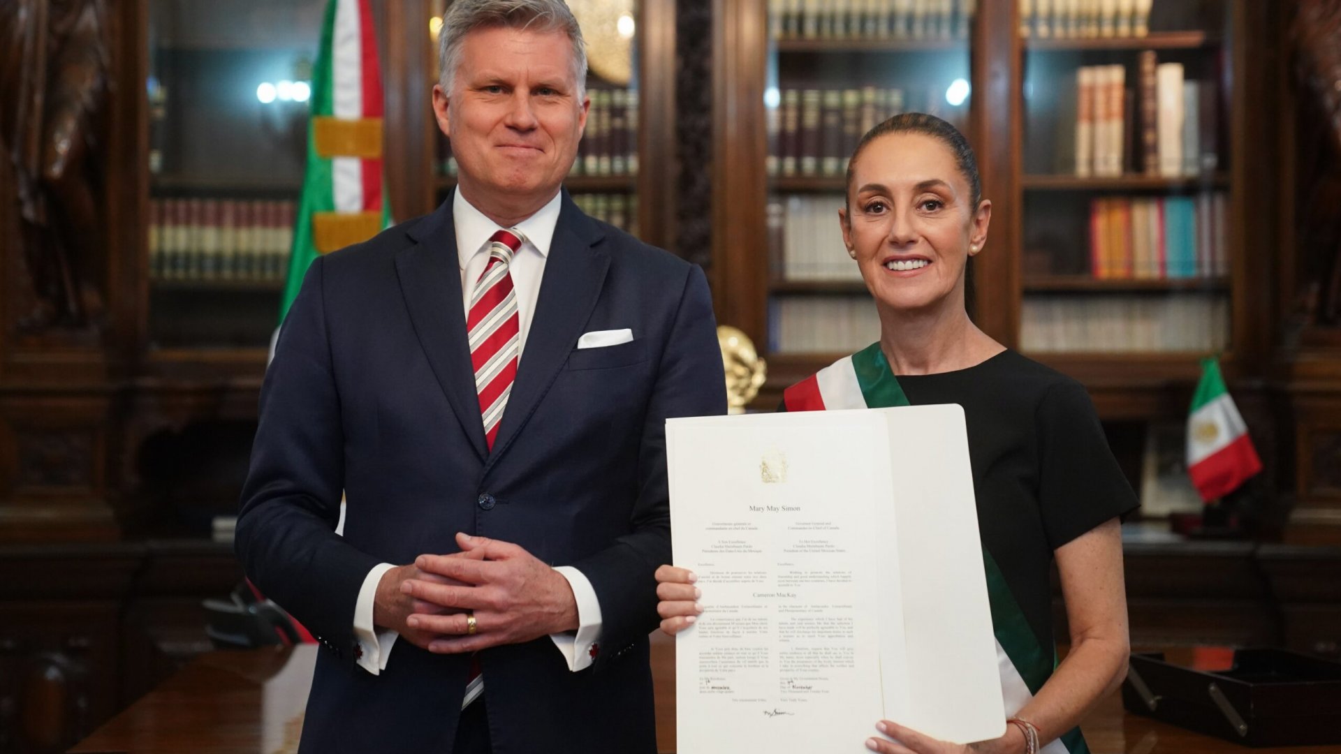 Sheinbaum recibe cartas credenciales de 23 embajadores, incluido el nuevo representante de Canadá