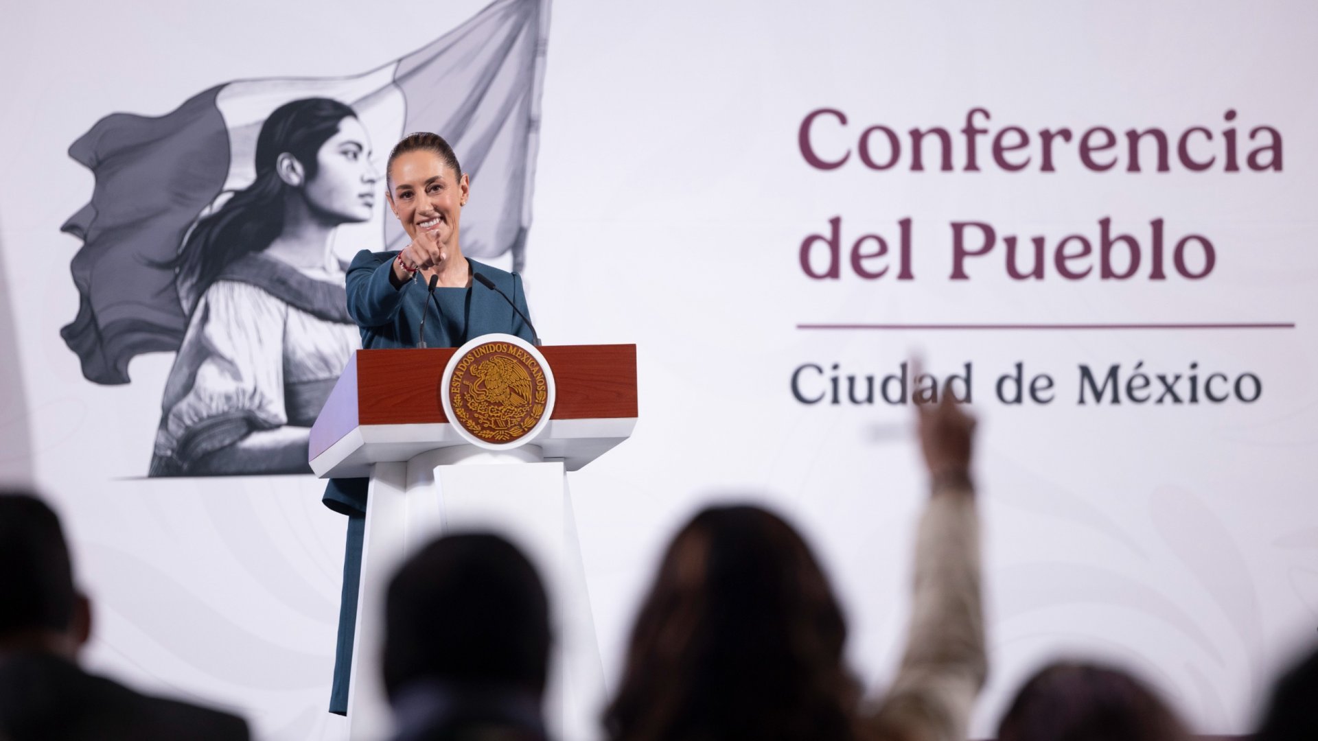 Claudia Sheinbaum desmiente salida de Zoé Robledo del IMSS