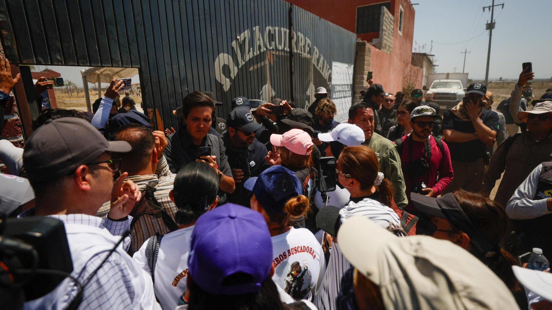 Colectivos de búsqueda ingresan al rancho Izaguirre tras «romper» cerco policiaco