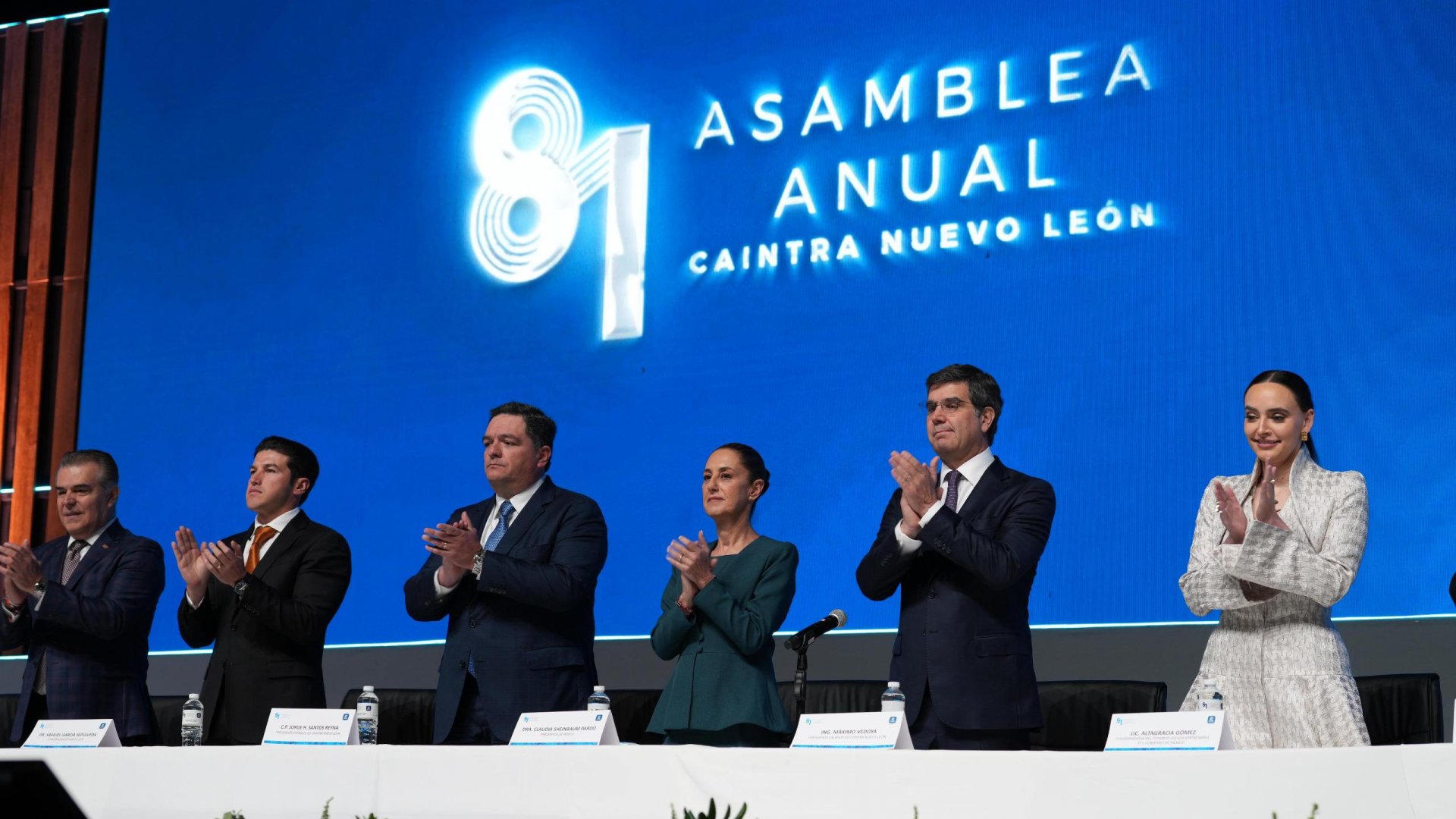 Sheinbaum toma protesta al nuevo Consejo Directivo de CAINTRA en Nuevo León