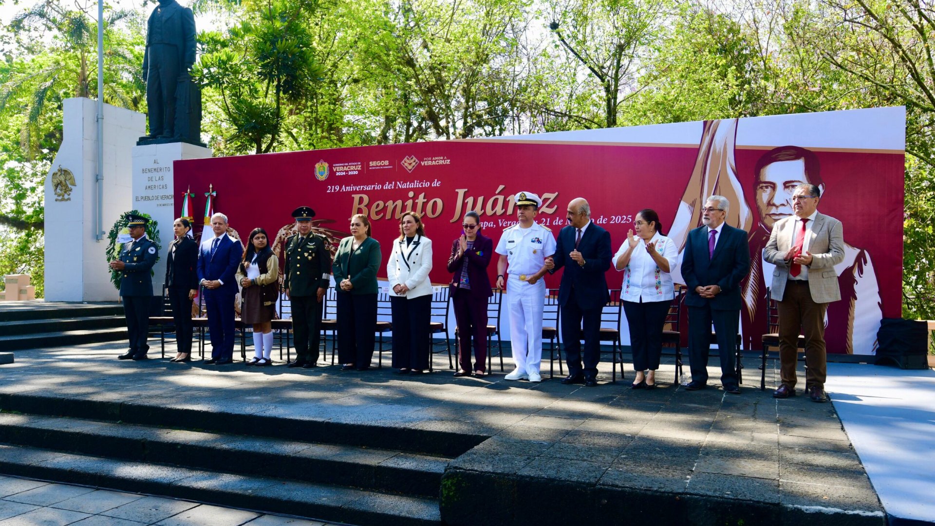 Asiste Alberto Islas a conmemoración del natalicio de Benito Juárez