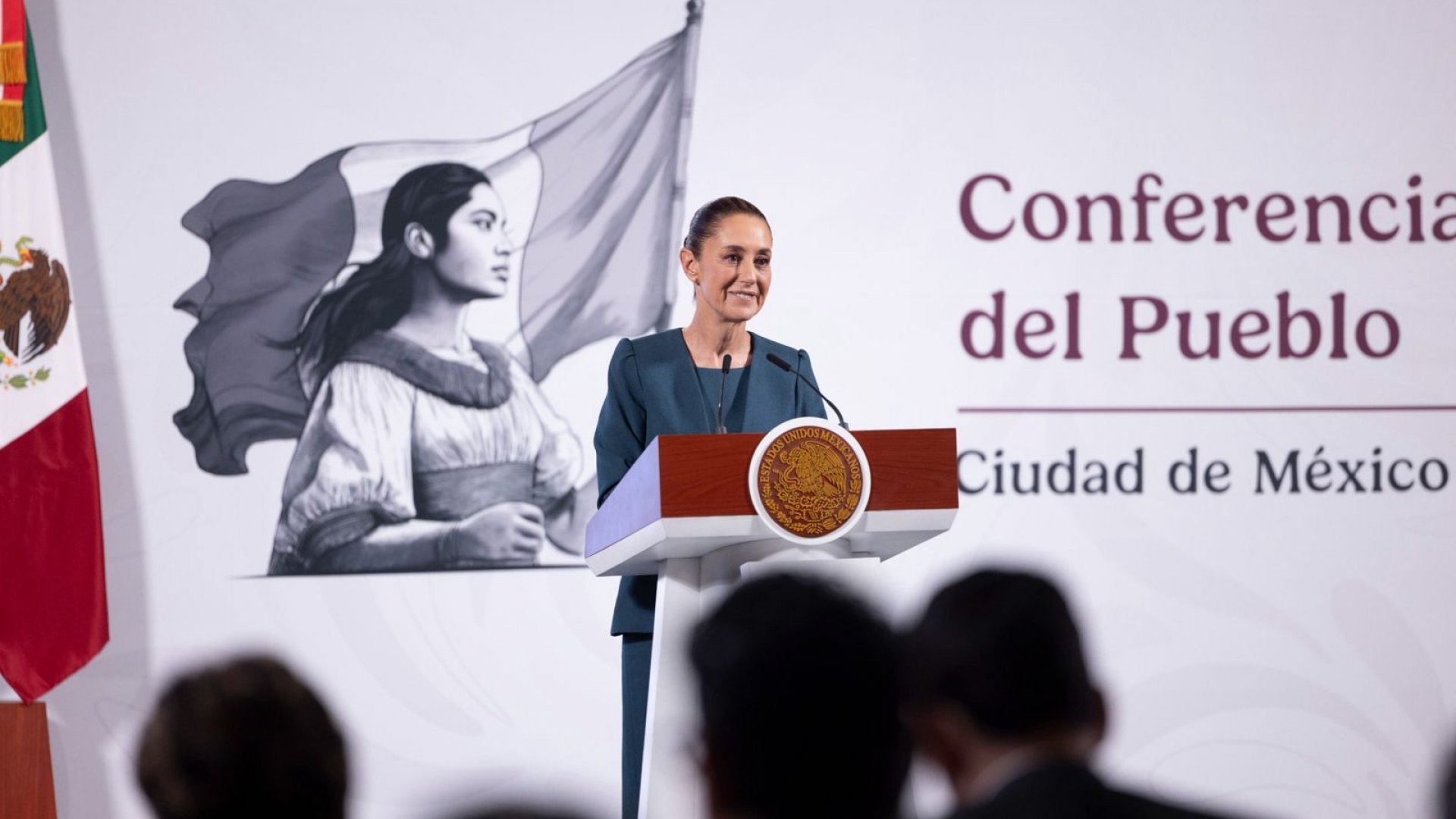 Sheinbaum llama al magisterio a difundir compromisos de su gobierno