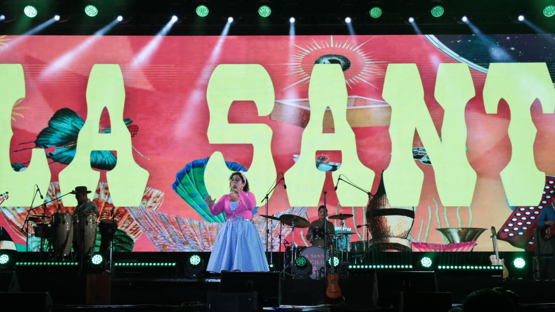 Son jarocho, banda femenil y fusión latina, celebran la identidad en Cumbre Tajín