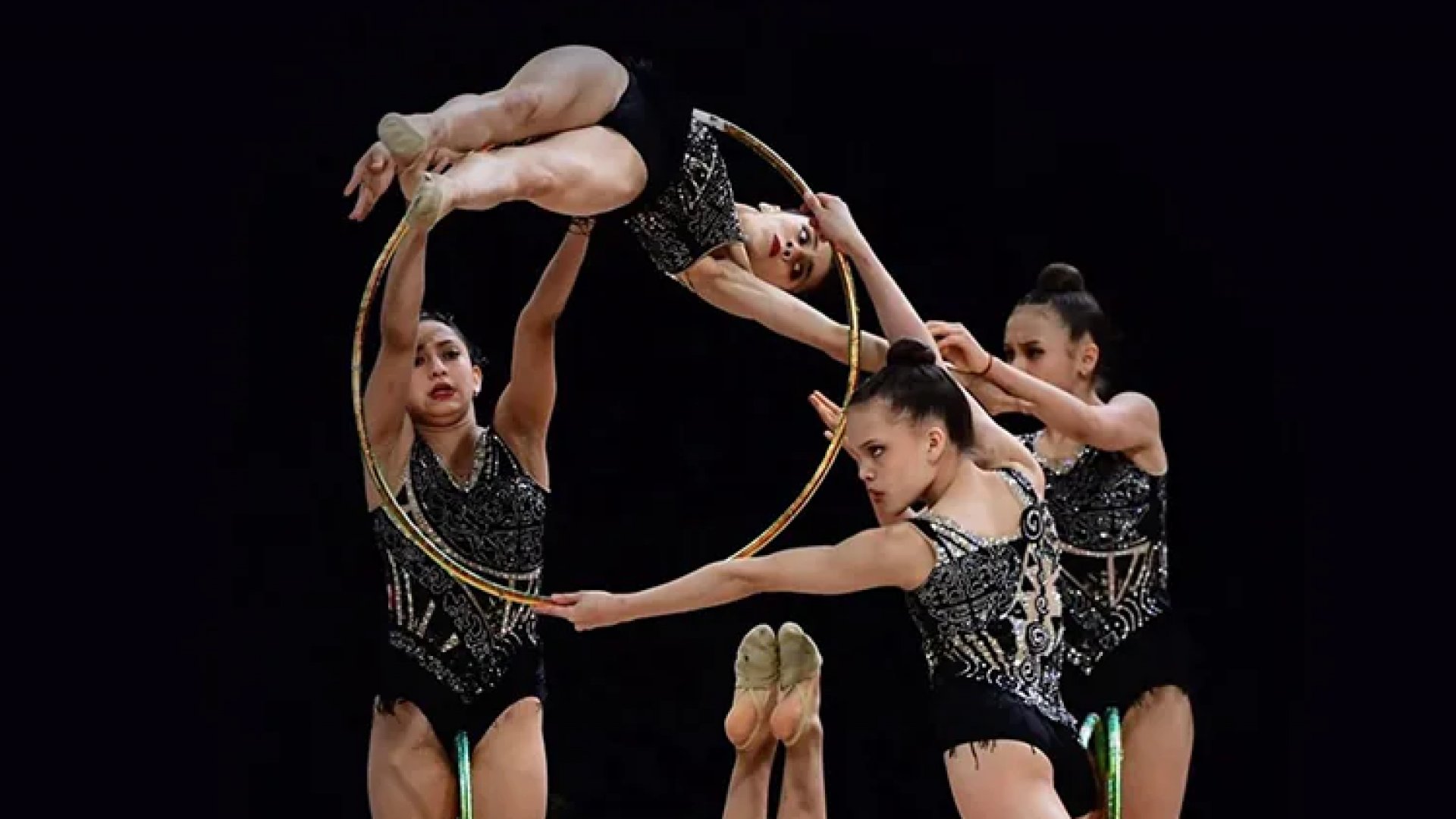 Gimnasia rítmica azteca se cuelga doble plata en torneo internacional en Grecia