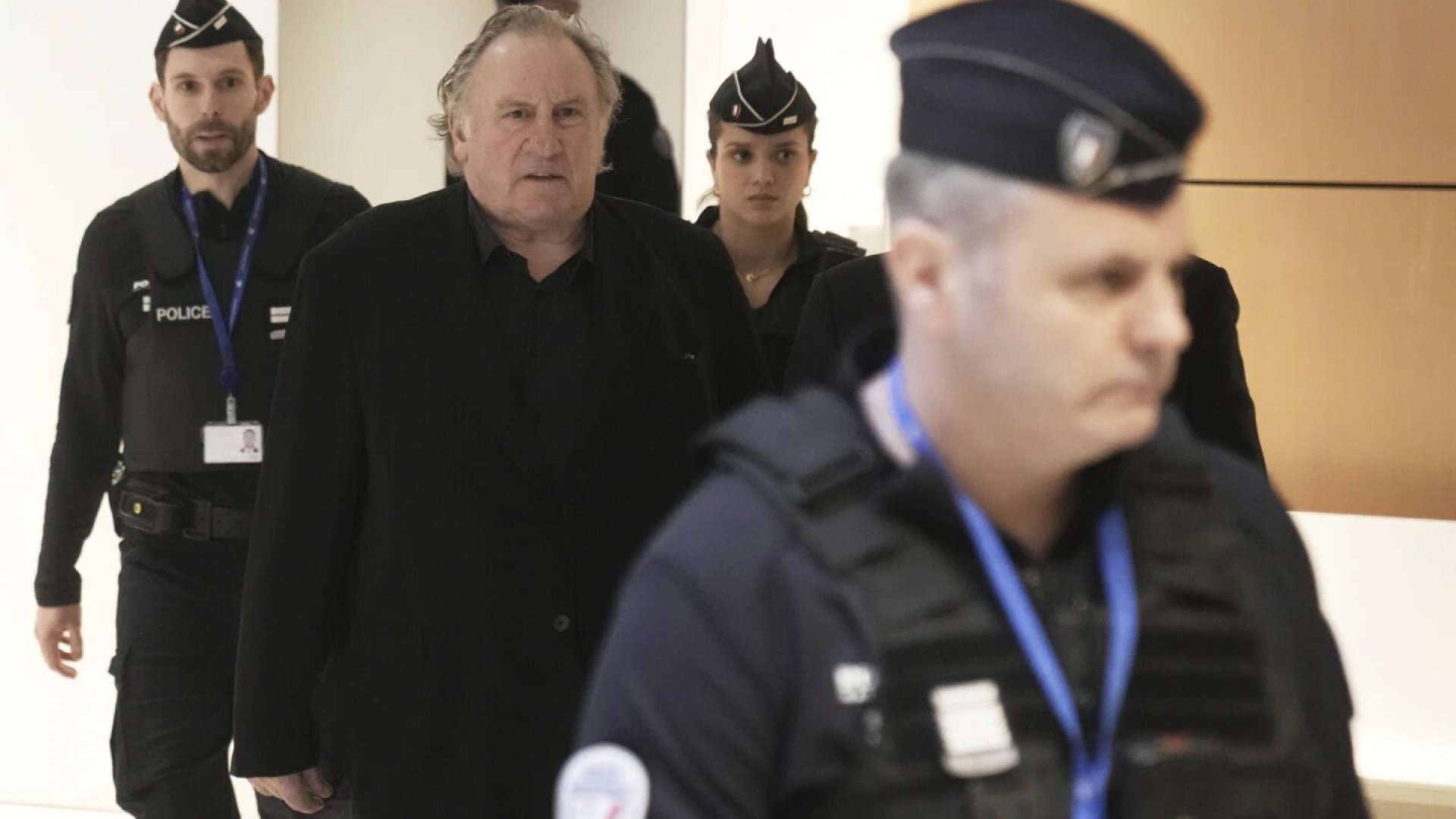 Gérard Depardieu es juzgado en París por supuestos abusos sexuales en un rodaje