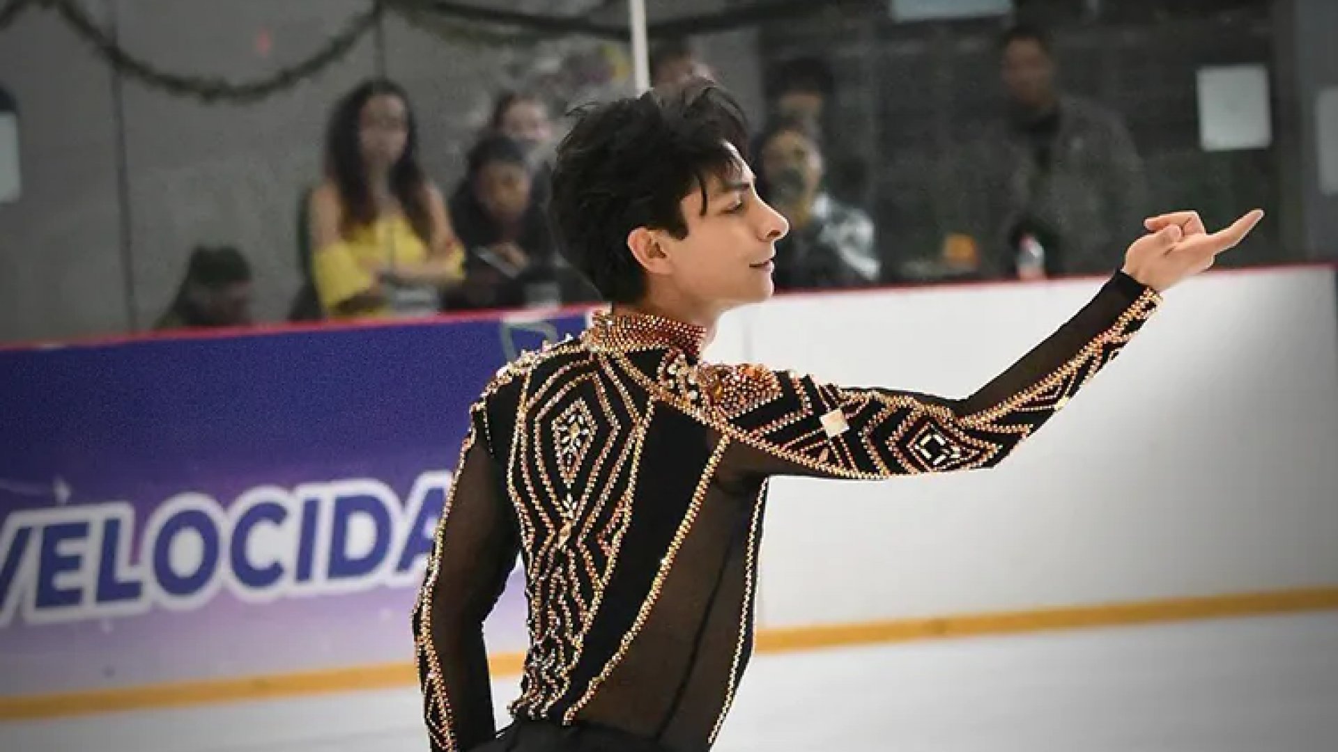 Donovan Carrillo inicia participación en Mundial de Patinaje Artístico