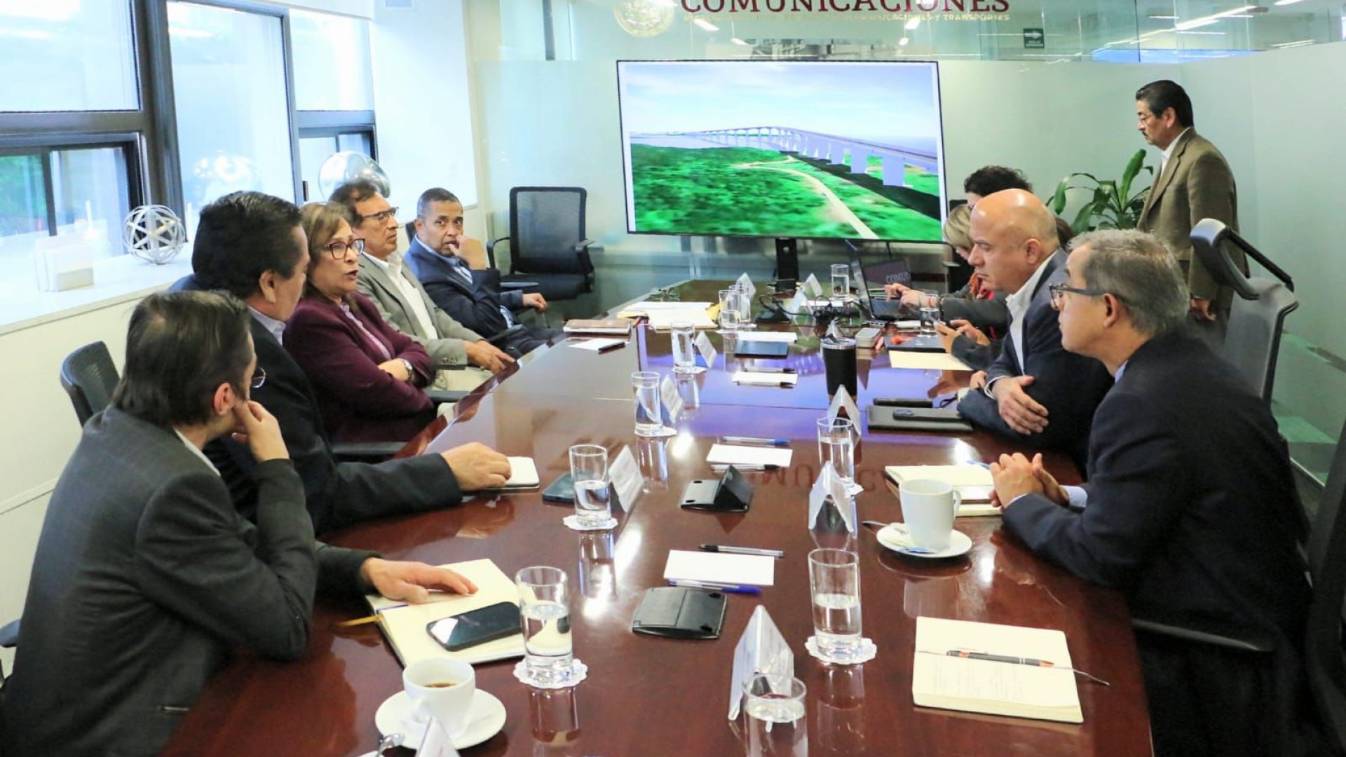 Gobernadora se reúne con la SICT para acelerar rehabilitación de carreteras