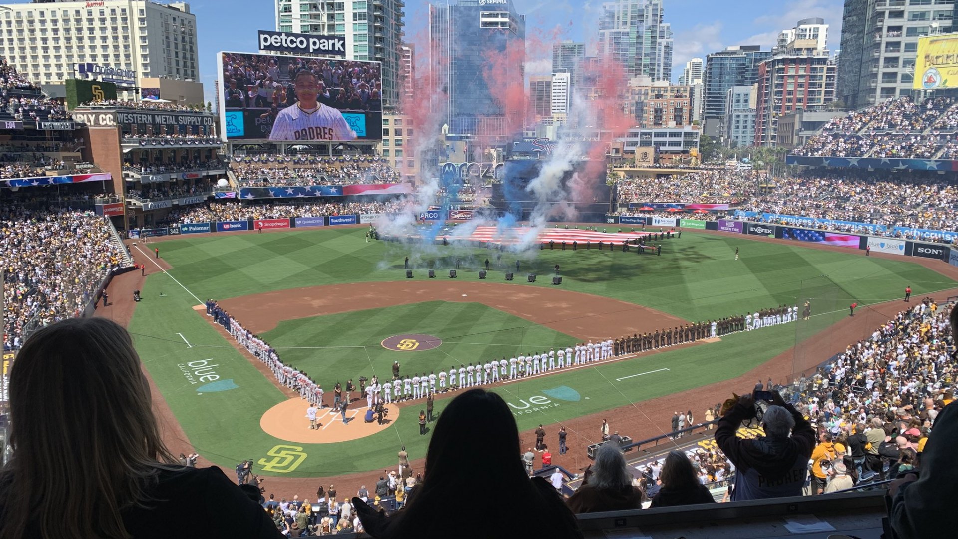 Los Padres abren la temporada 2025 de MLB en un Petco Park repleto
