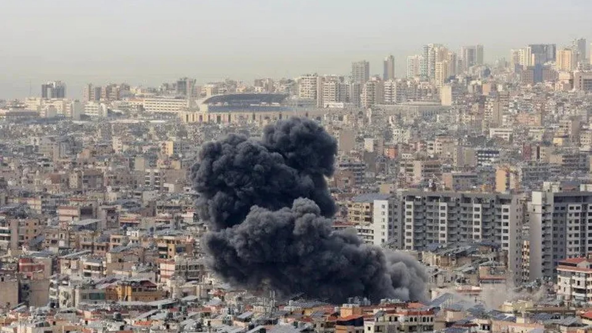 Israel realiza primer bombardeo en Beirut tras firmar alto al fuego con Hezbolá