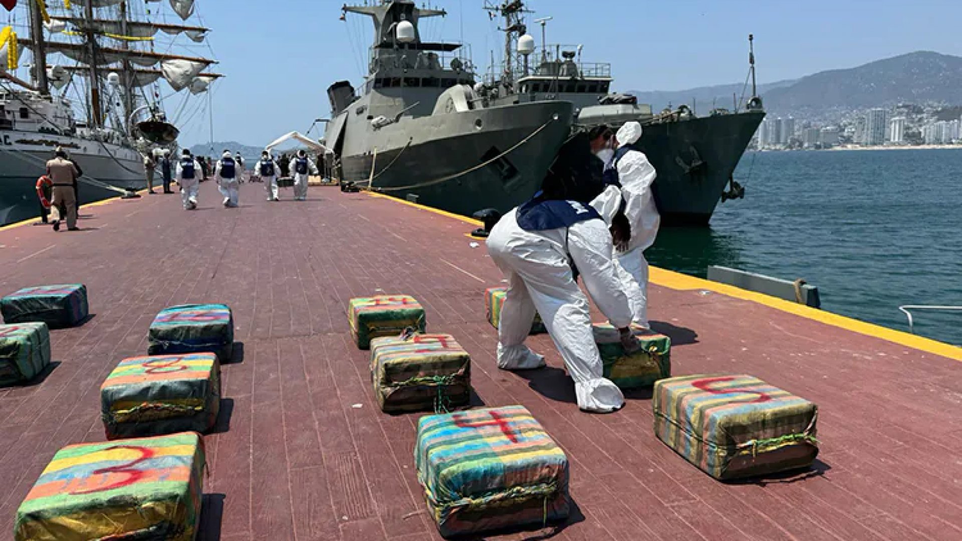 Marina asegura casi dos toneladas de cocaína en costas de Guerrero