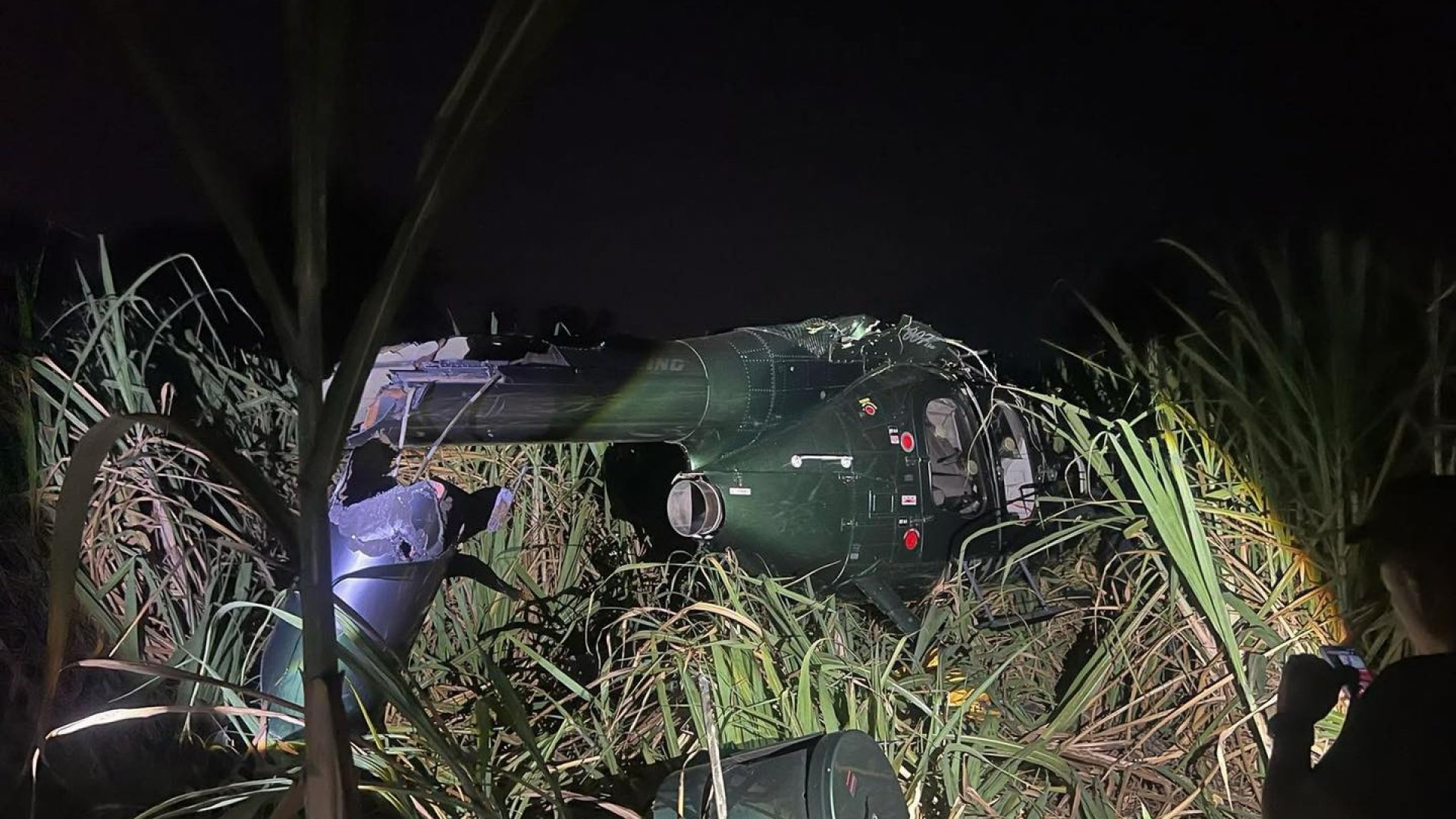 Helicóptero se desploma en Fortín; tripulantes salen ilesos