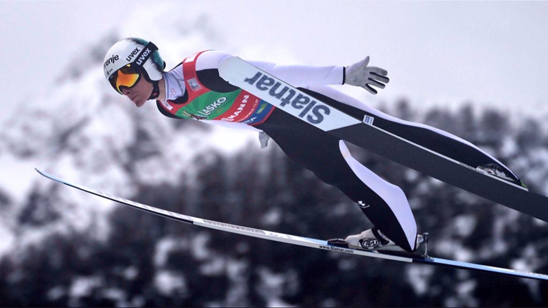 Domen Prevc hace historia con el salto más largo, pero el oro es para Lanisek en Planica