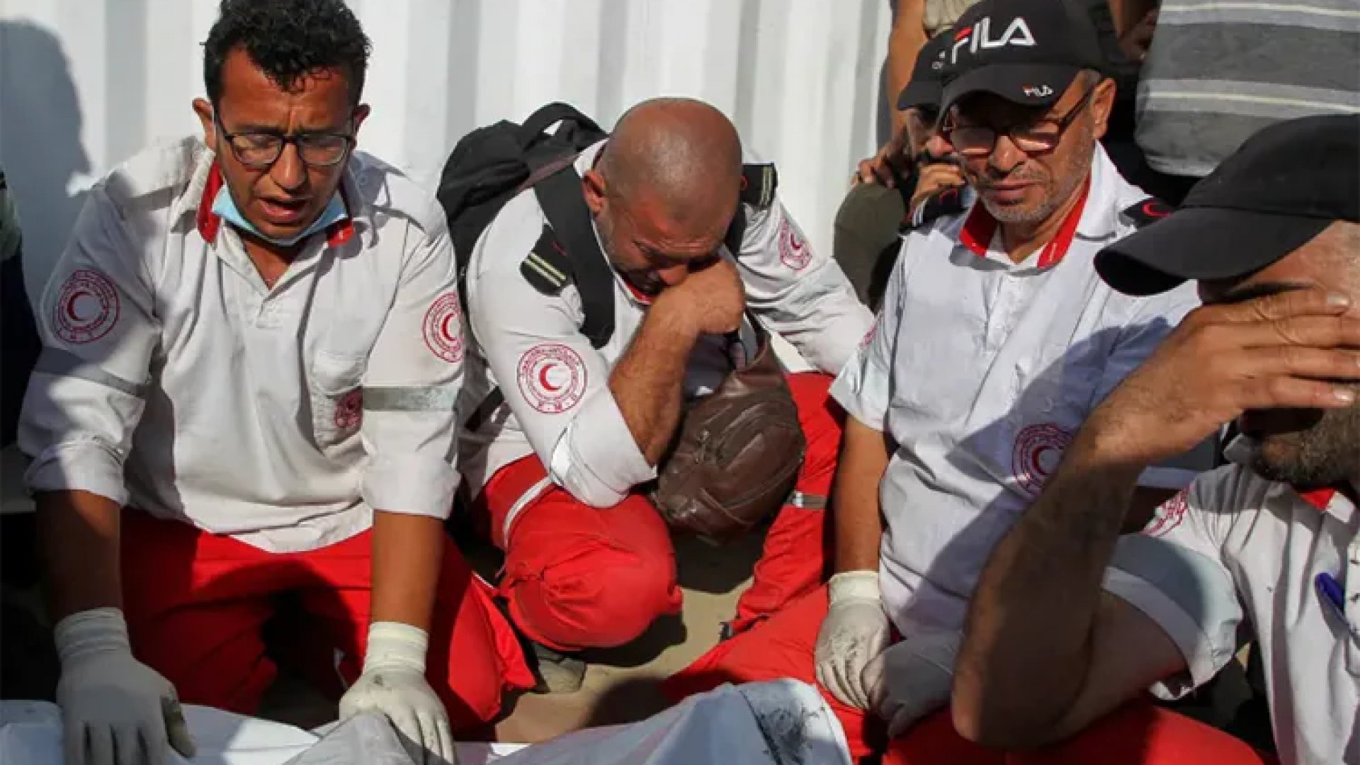 Acusan a Israel de ejecutar a 15 paramédicos palestinos en Gaza: ONU denuncia fosa común