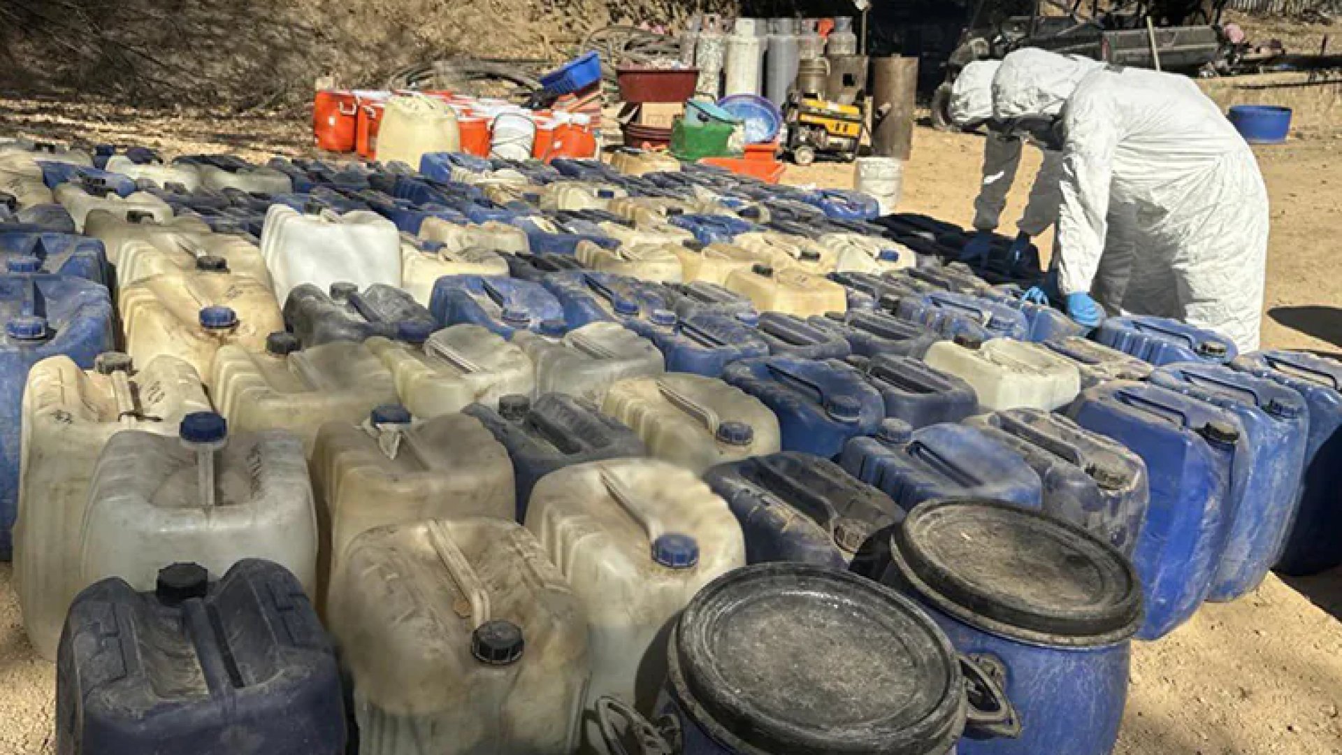 En Durango, desmantelan dos narcolaboratorios y aseguran más de 150 kilos de metanfetamina
