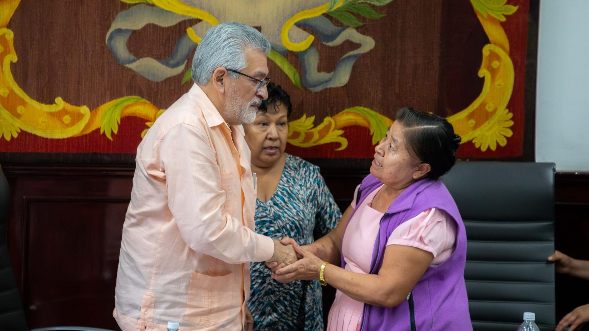 Atiende Alberto Islas a tianguistas