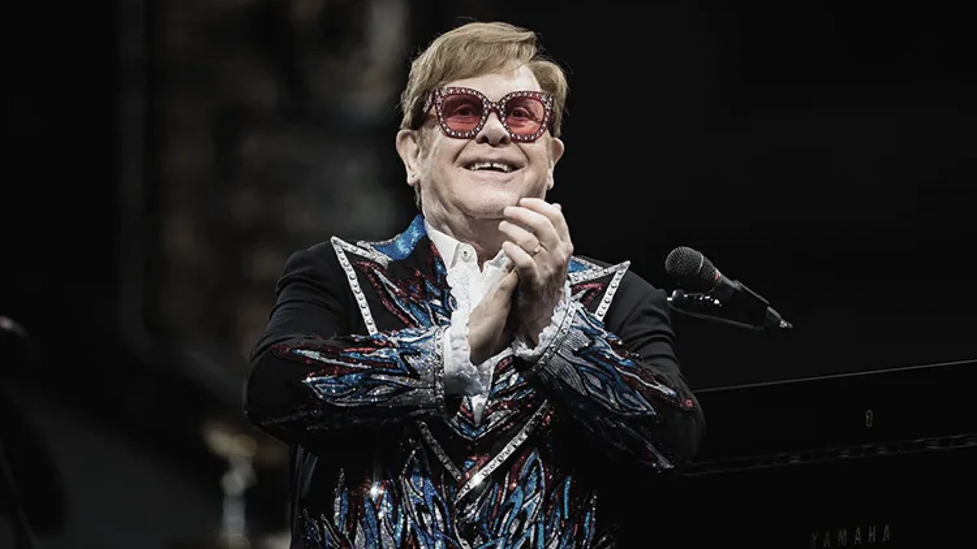 Rusia prohíbe fundación de Elton John contra el sida por su apoyo a los derechos LGBT