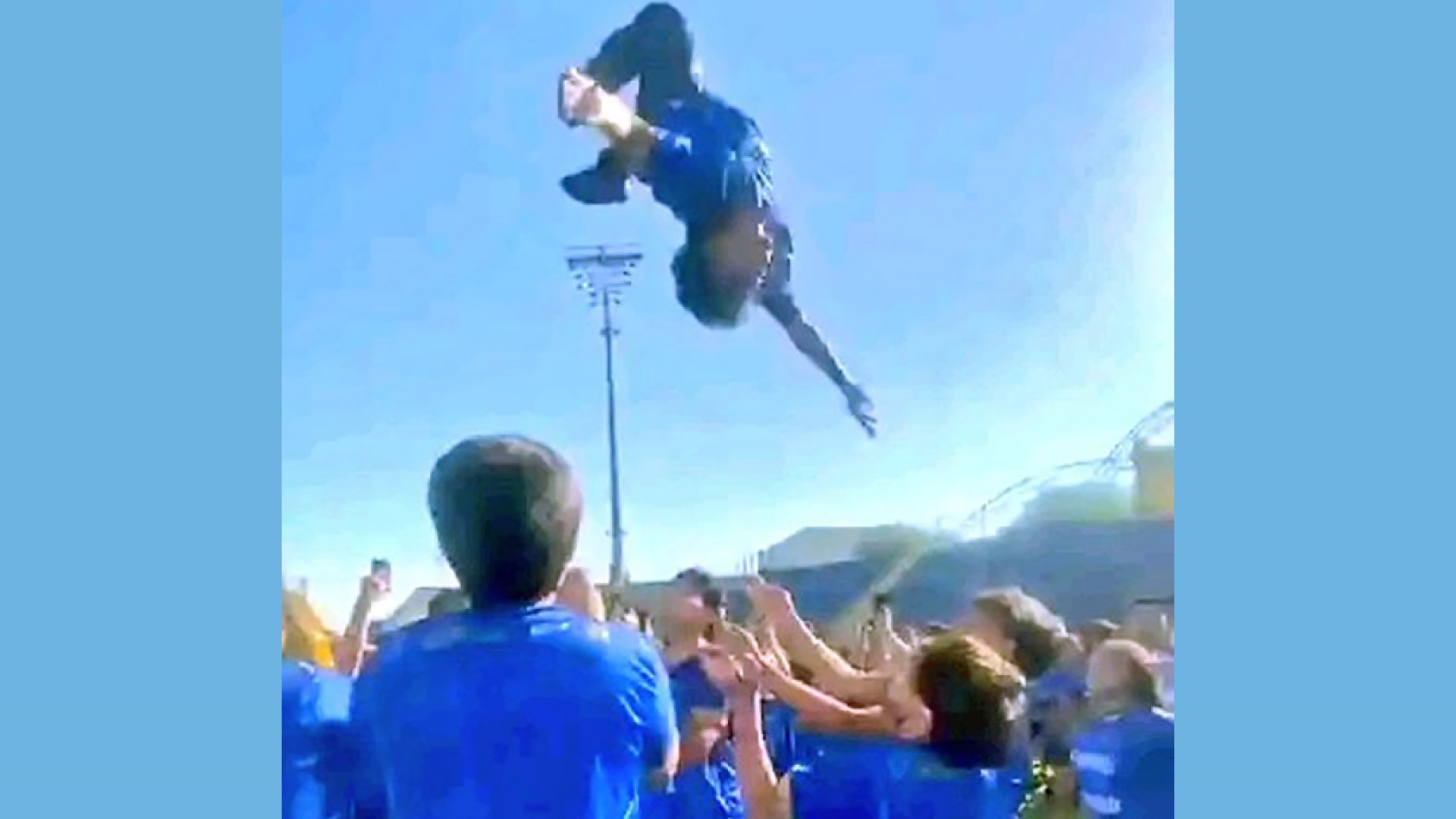 Estudiante de la UANL sufre lesiones tras ser lanzado al aire en evento deportivo