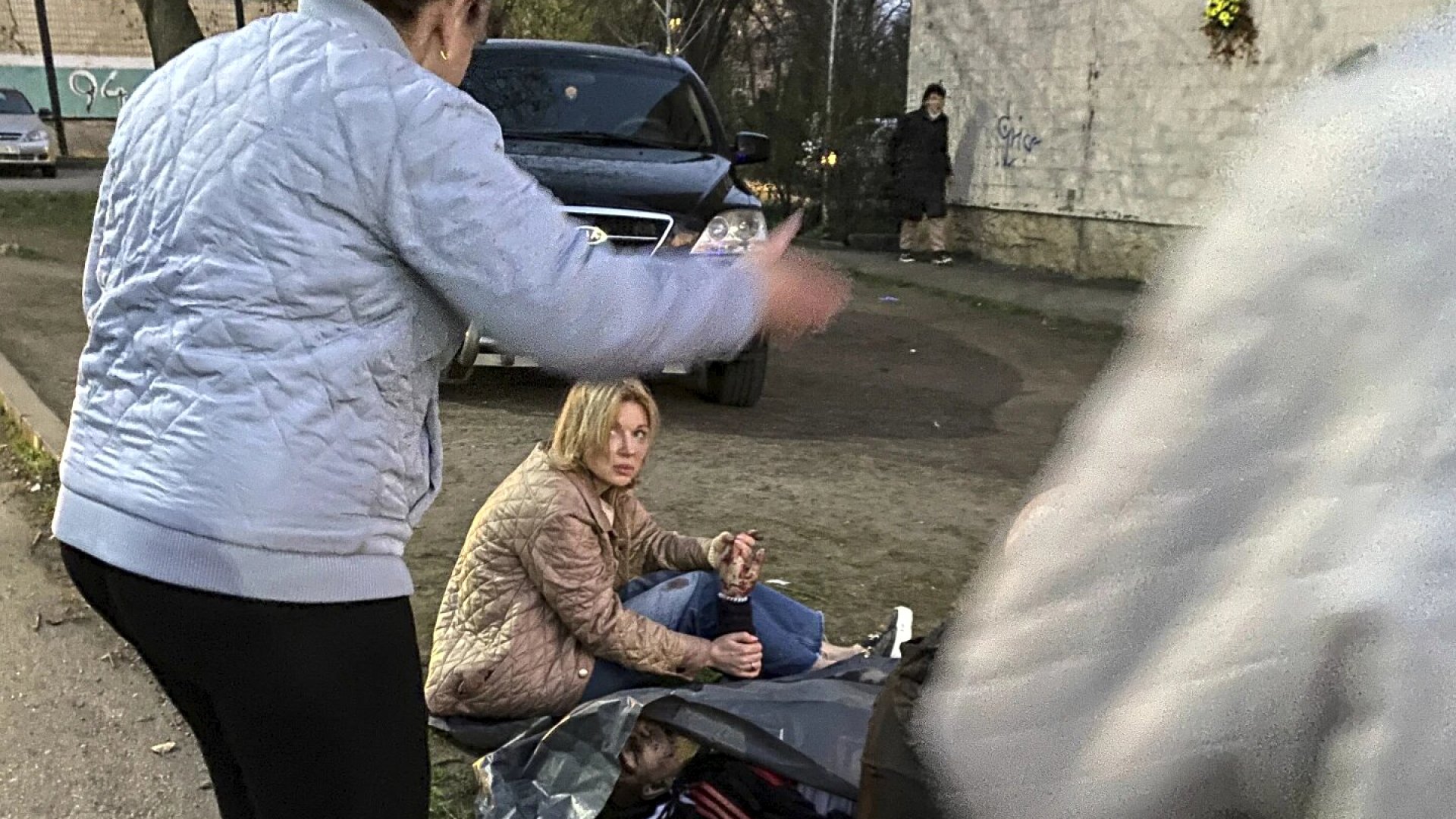 Ataque ruso en Krivói Rog deja 18 muertos, entre ellos 9 niños; Zelenski critica «débil» reacción de EE.UU.