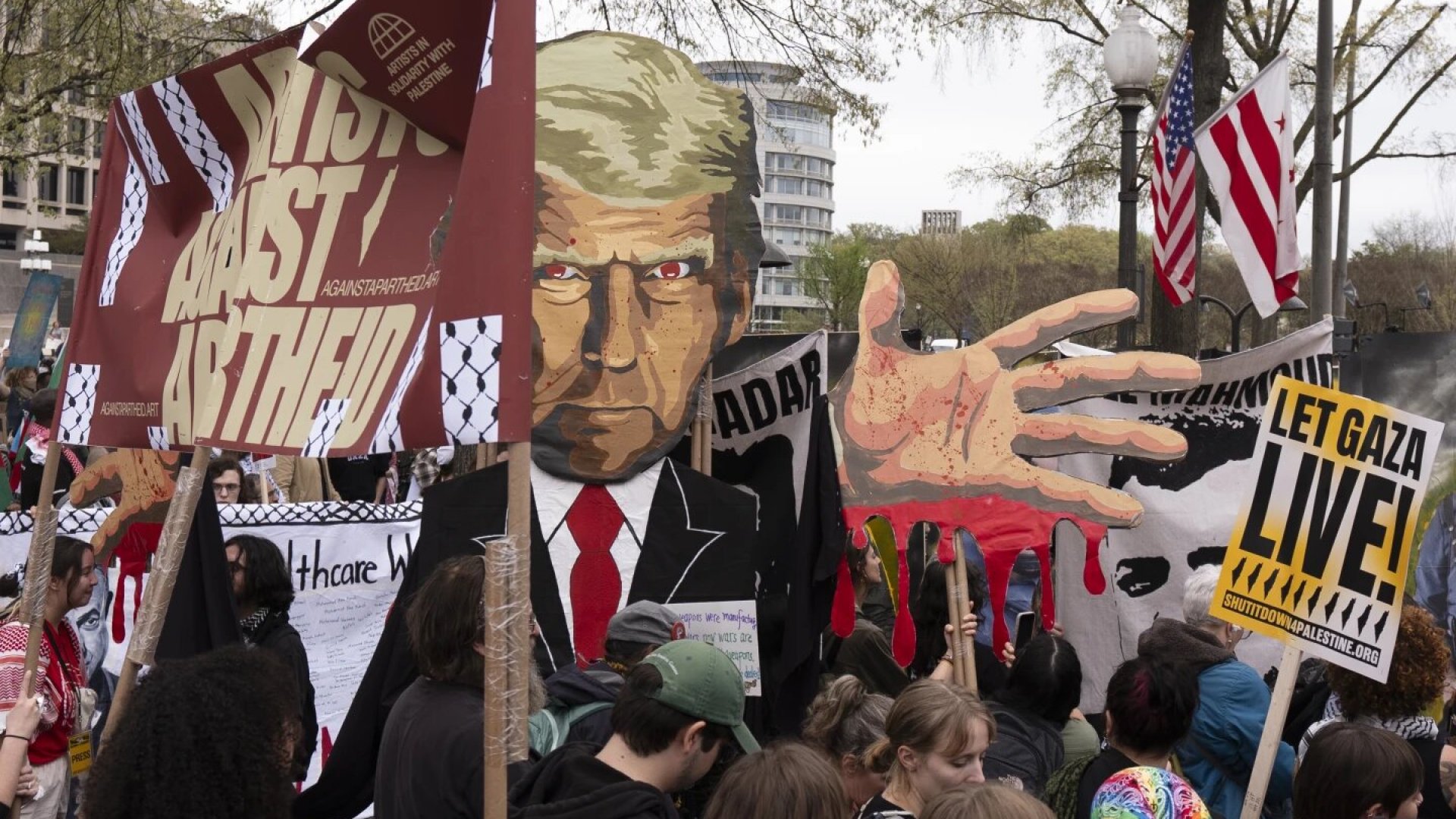 «¡Manos Fuera!»: Multitudinarias protestas en EE.UU. contra Trump y Musk en histórica jornada de movilización