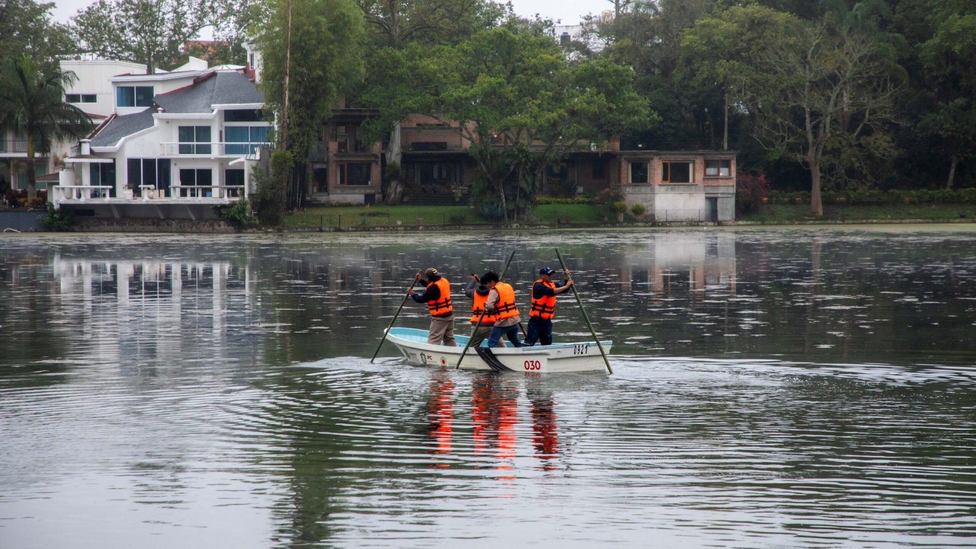Continúan trabajos de limpieza en los lagos de Las Ánimas