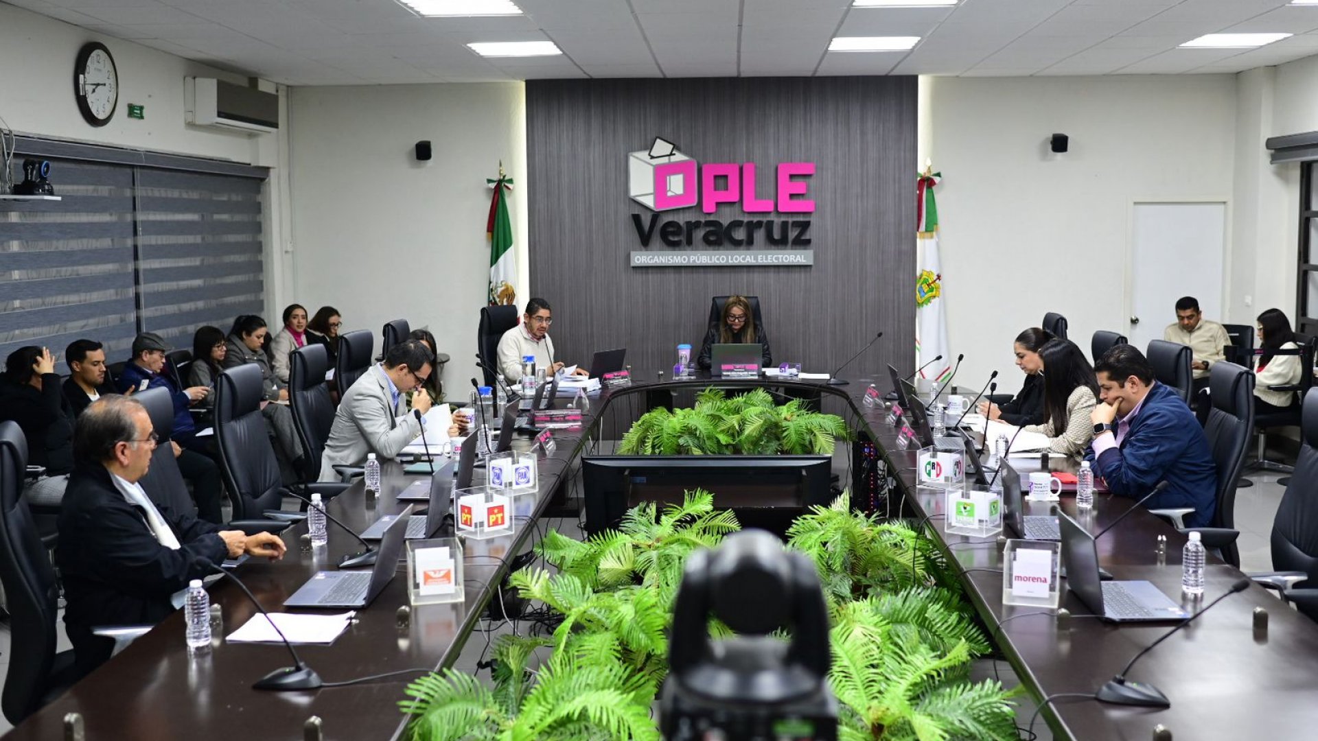 Consejo General del OPLE Veracruz desahoga consultas sobre candidaturas no registradas y programas sociales