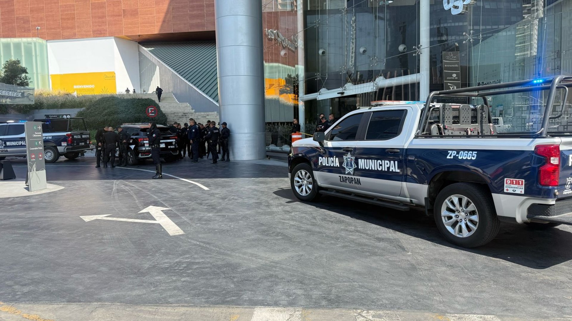 Ejecutan a dos hombres en ataque armado en Plaza Andares, Zapopan; Fiscalía descarta que una víctima fuera familiar de ‘Markitos Toys’
