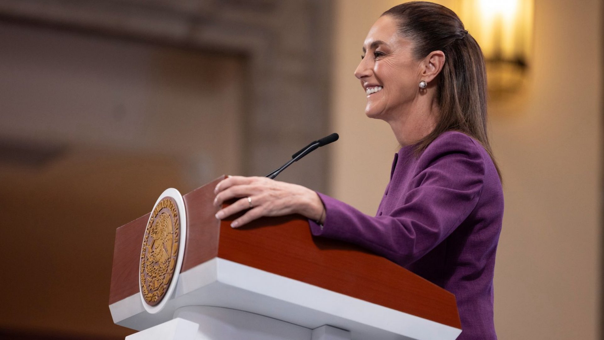 Presidenta Sheinbaum denuncia criminalización racista de migrantes mexicanos en EUA