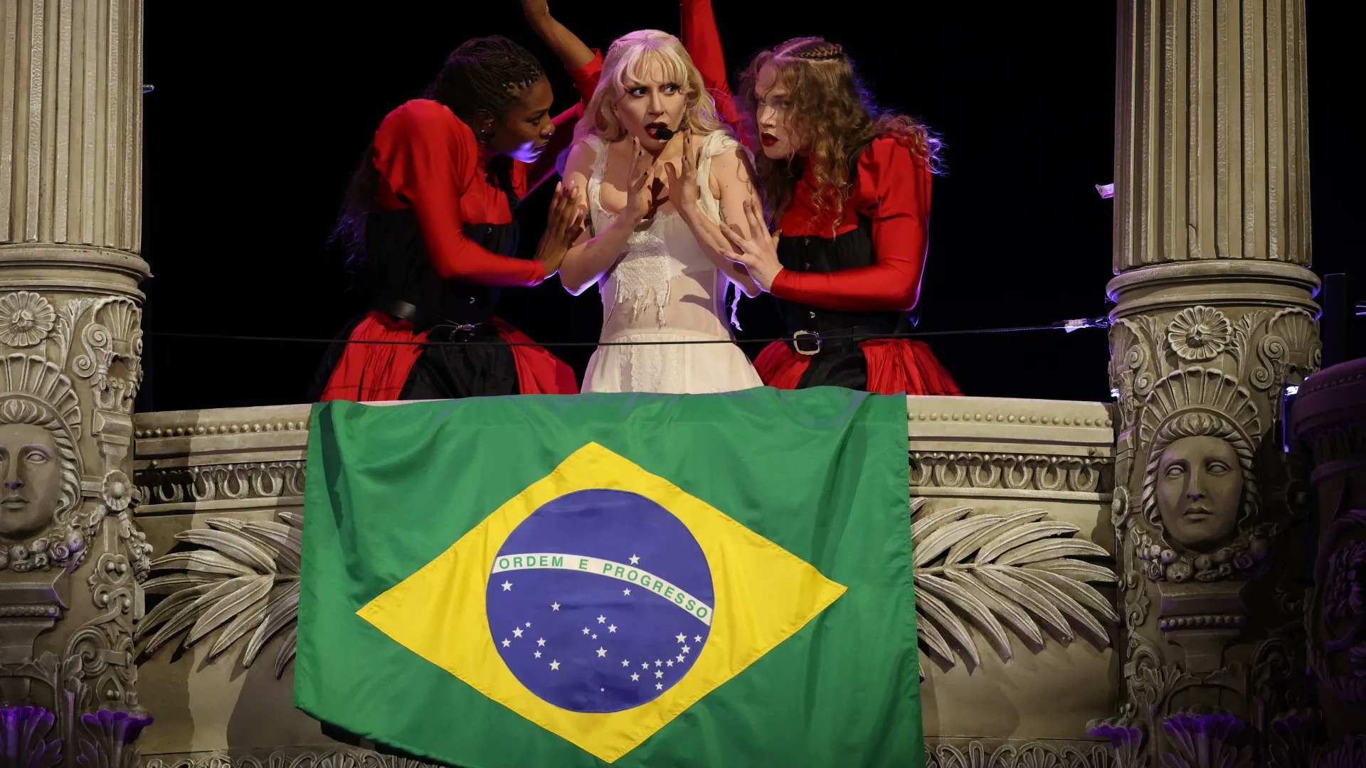 Detienen a dos por planear ataque en show de Gaga