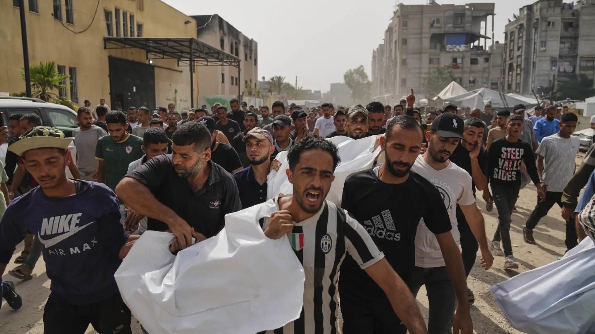 Israel arrasa Gaza y cierra hospital clave