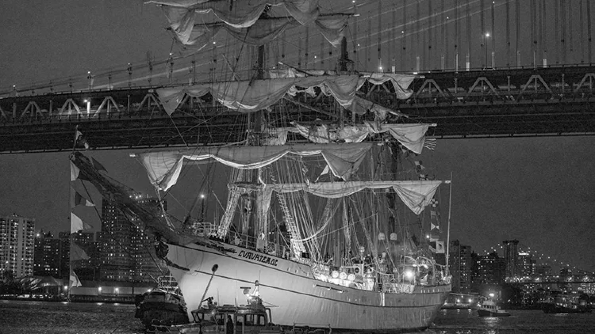 Arriban a Veracruz 172 tripulantes del buque Cuauhtémoc