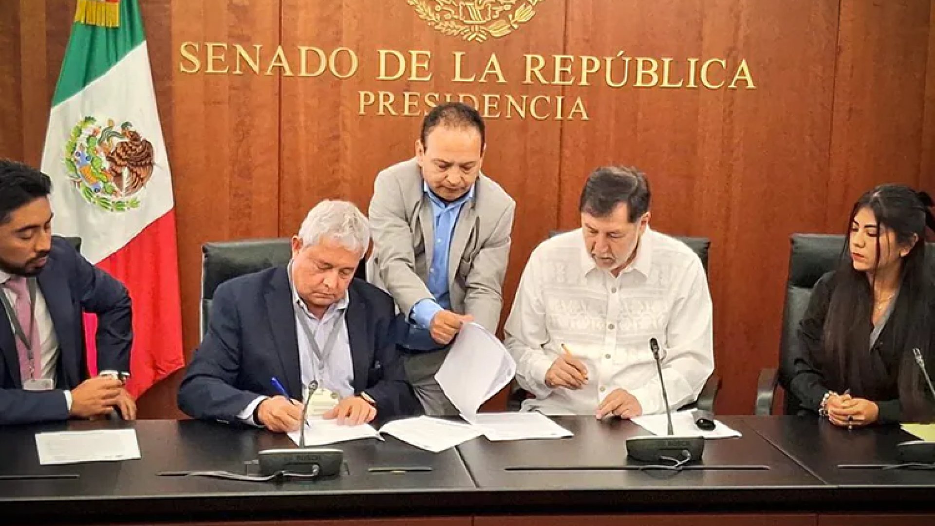 “Hipócritas”: Noroña arremete contra periodistas tras disculpa de Carlos Velázquez