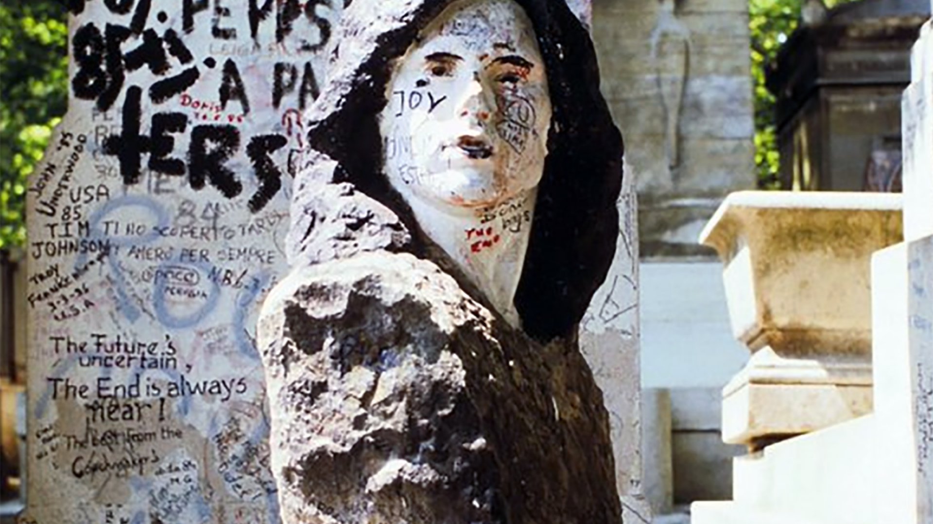 Recuperan busto robado de Jim Morrison