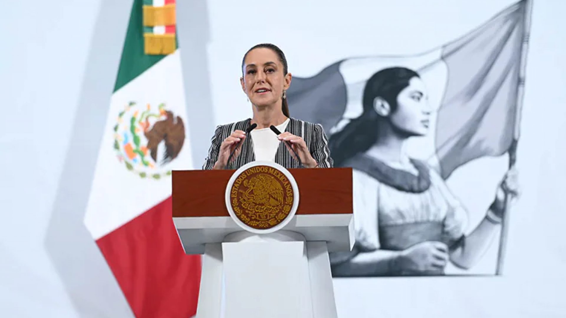 Sheinbaum “abraza” a Clara Brugada tras asesinato de Ximena Guzmán y José Muñoz