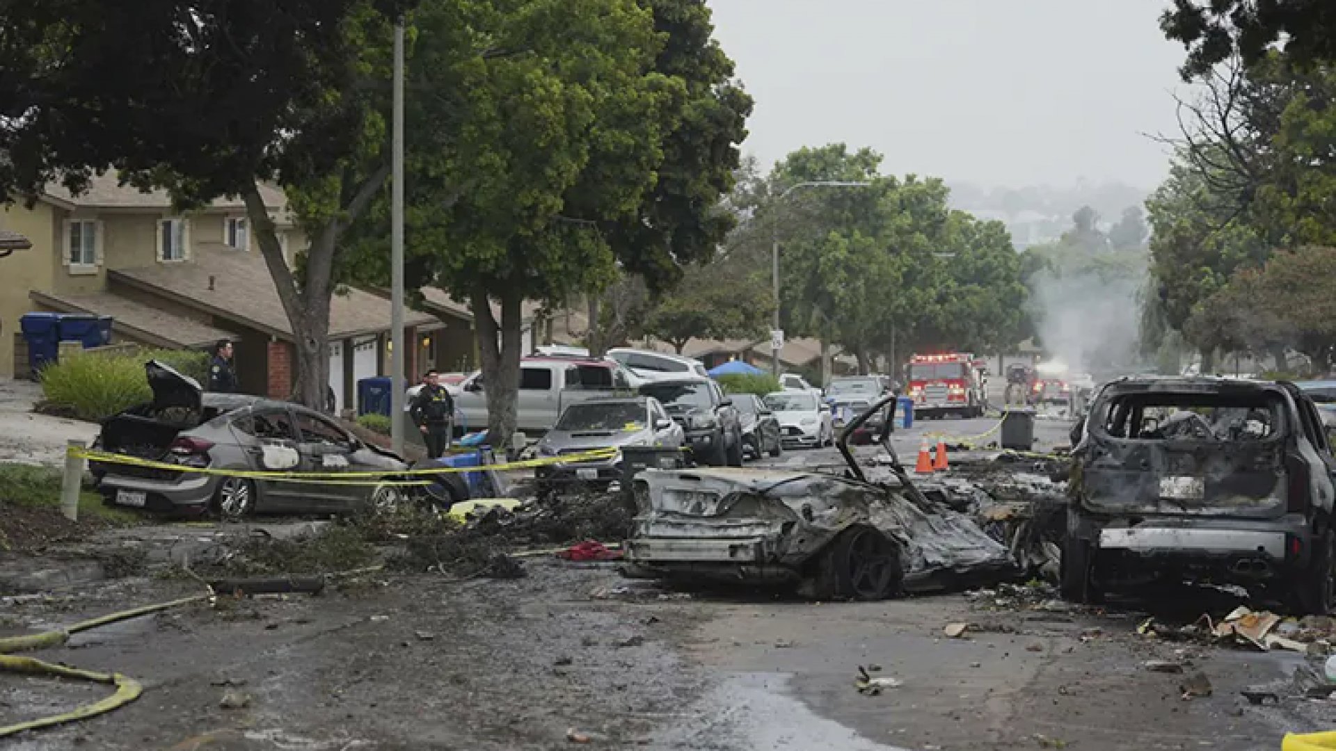 Tragedia en San Diego: Avionazo en zona residencial deja varios muertos | Videos