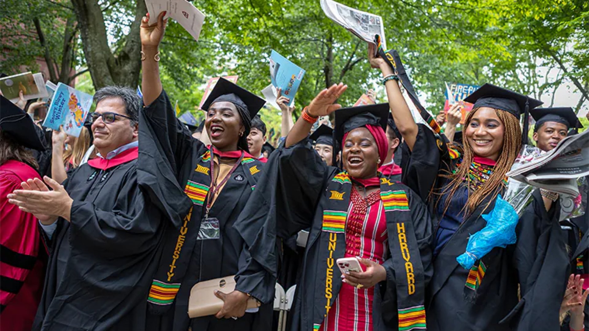 Trump vs. migrantes: Prohíben a Universidad de Harvard inscribir estudiantes extranjeros