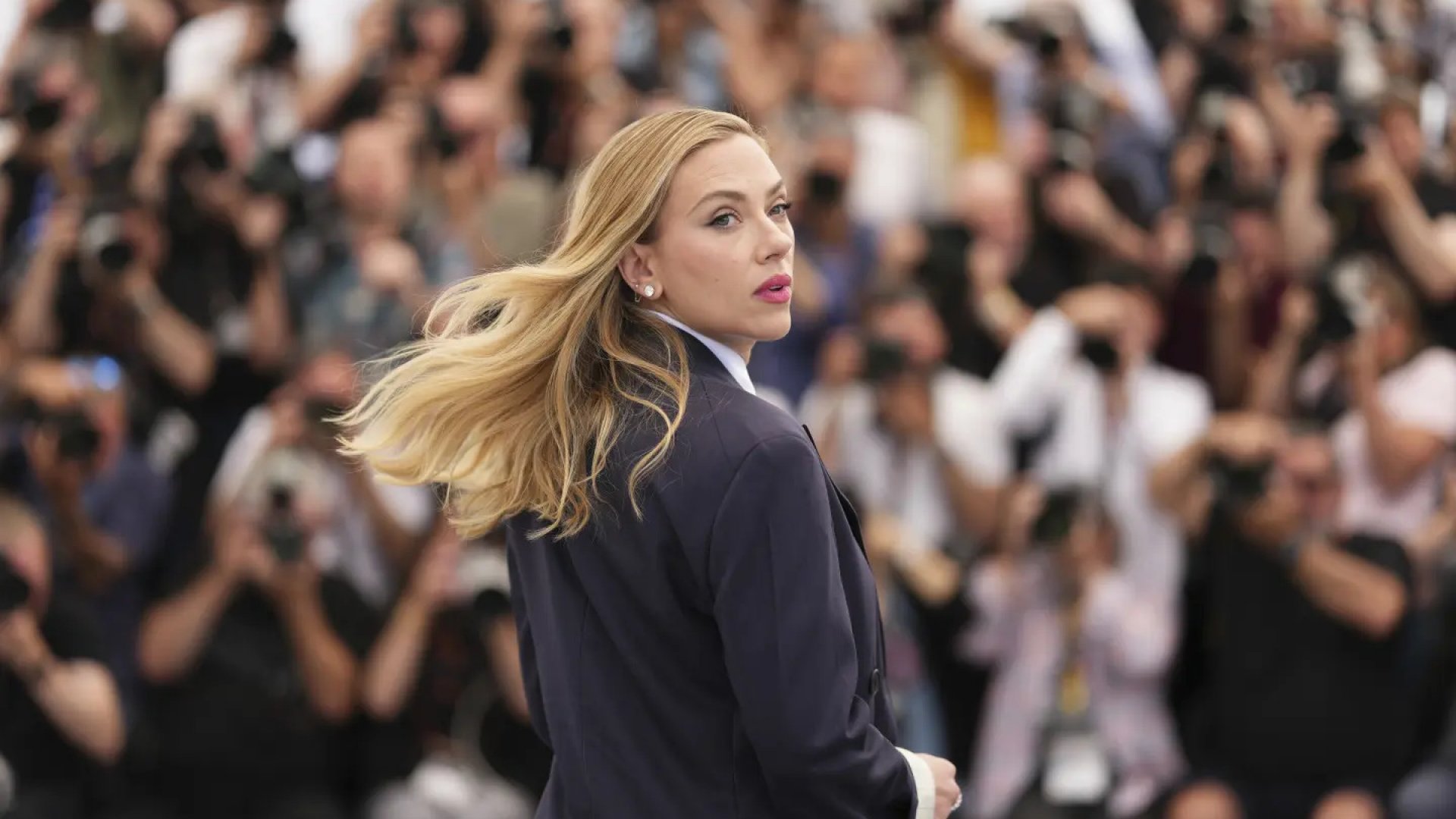 Scarlett Johansson triunfa en Cannes con su ópera prima
