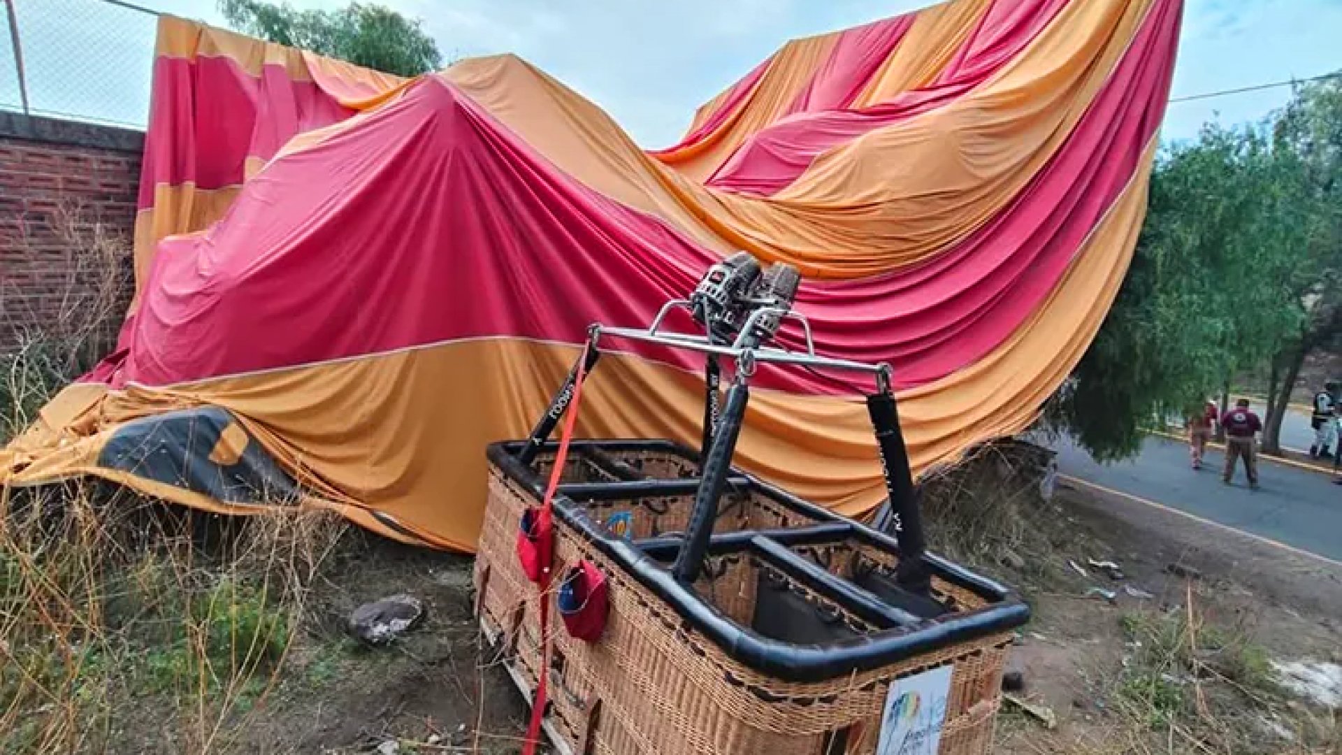 Globo aerostático se desploma en Teotihuacán. ¿Hay muertos y heridos?