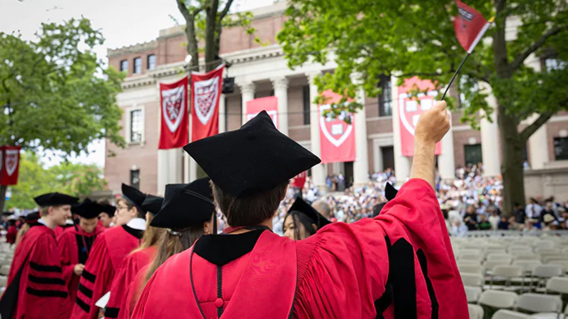 Jueza suspende veto de Trump que negaba a Harvard inscribir a estudiantes extranjeros