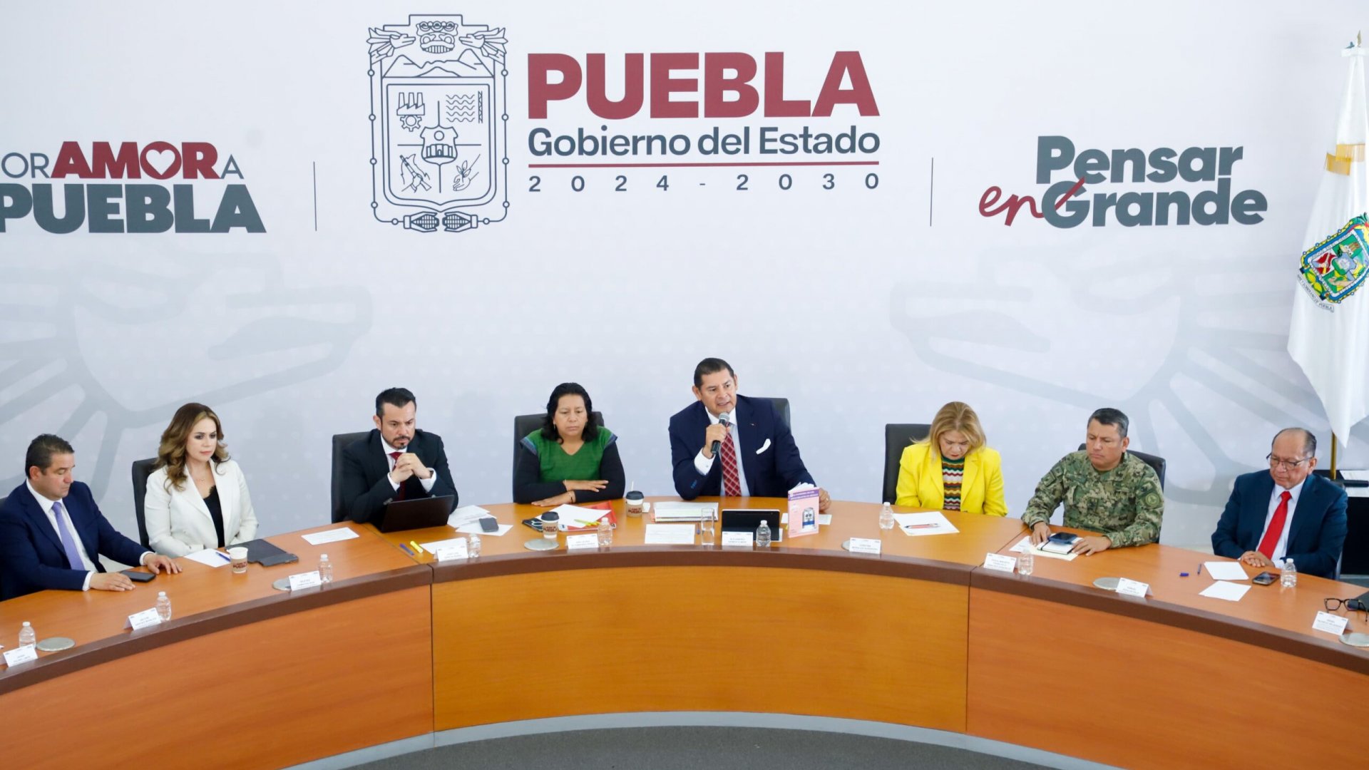 Armenta y empresarios lanzan consejo estratégico