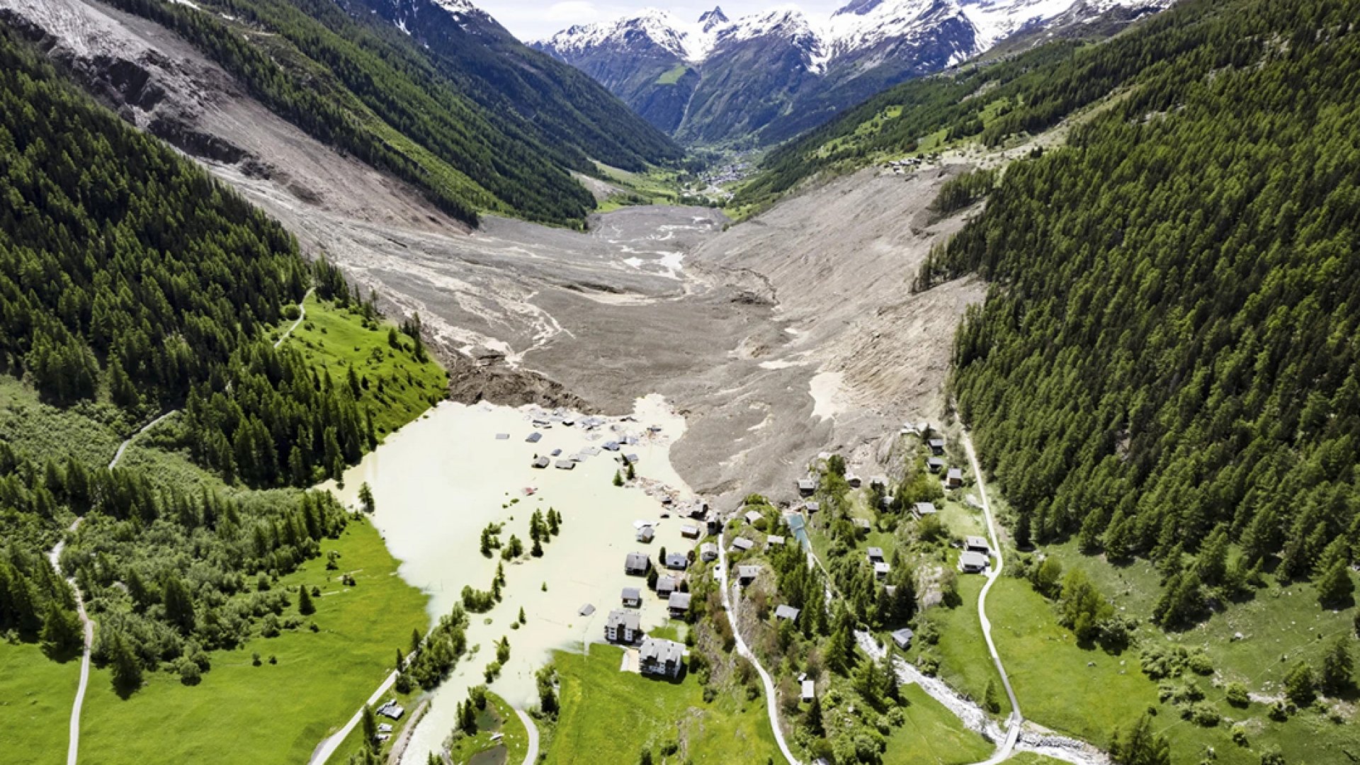 Derrumbe glaciar en Suiza prende alarmas climáticas