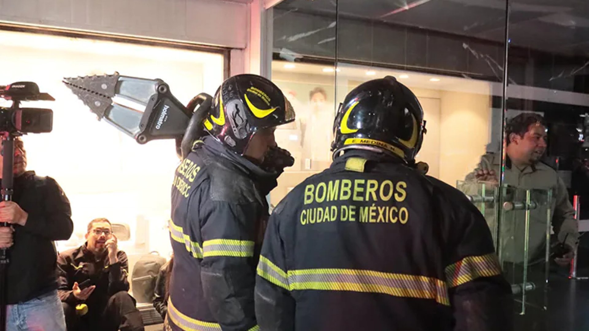 Videos | ¿Cómo rescataron a las 12 personas del elevador de la Torre Latinoamericana?