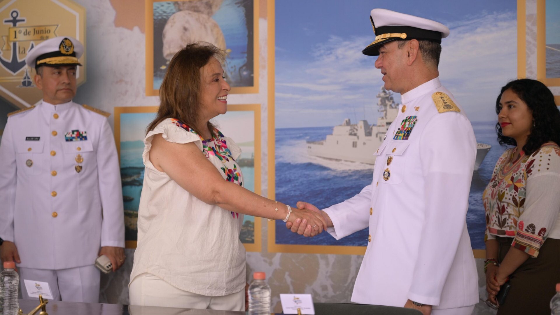Nahle rinde homenaje a héroes navales