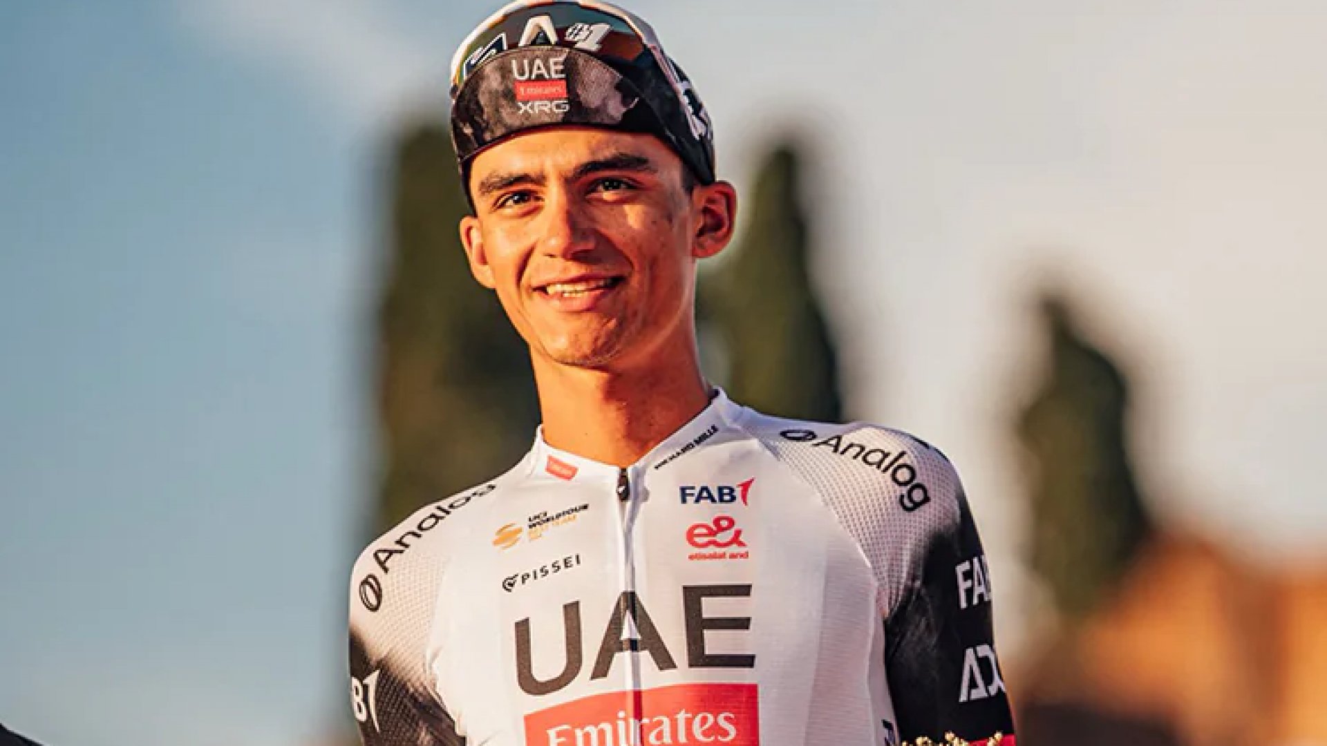 “Orgullo para México”: Sheinbaum felicita a Isaac del Toro por logro en el Giro de Italia