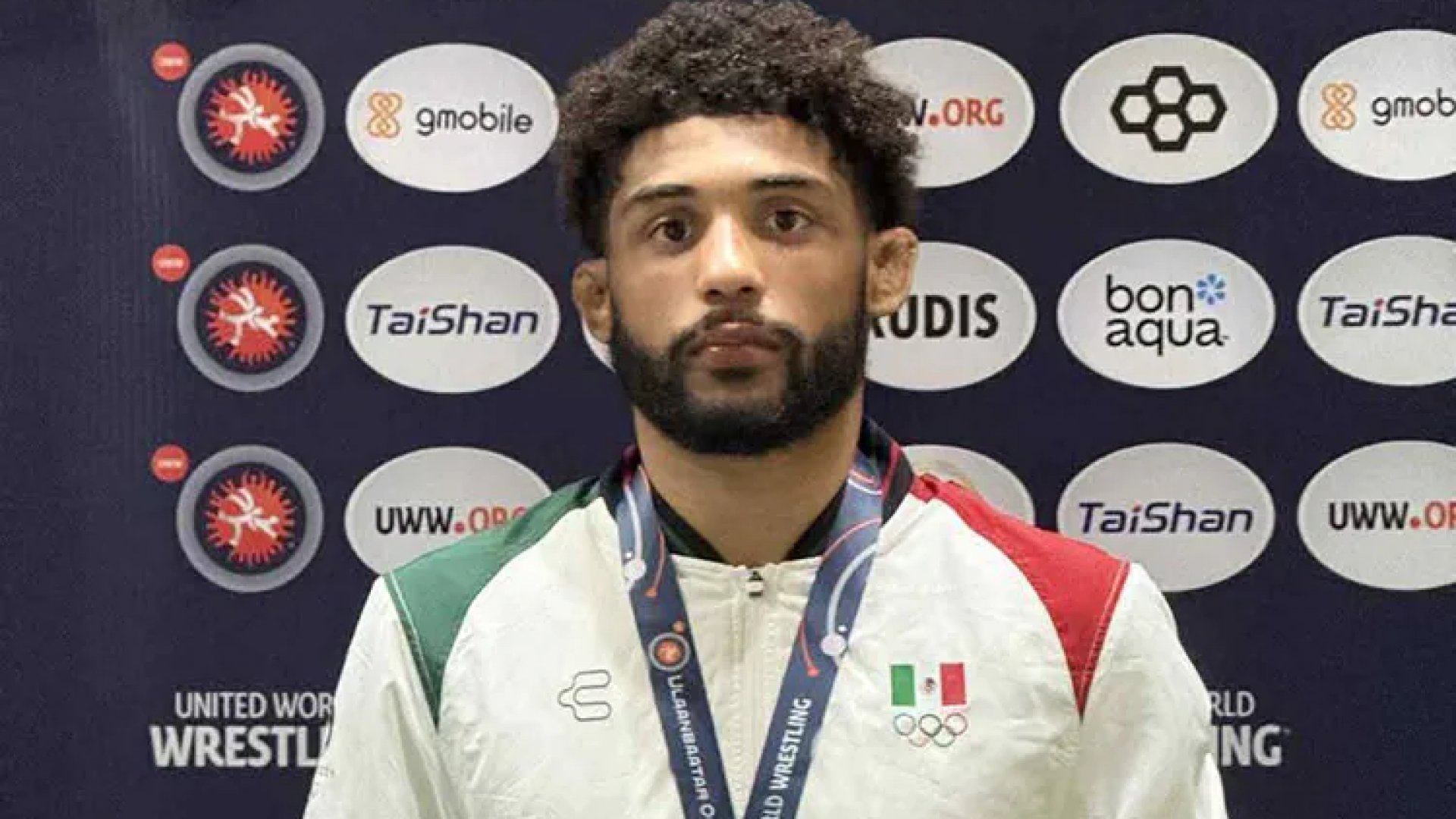 Promesa mexicana: Roman Bravo-Young logra plata en Abierto de Luchas Asociadas