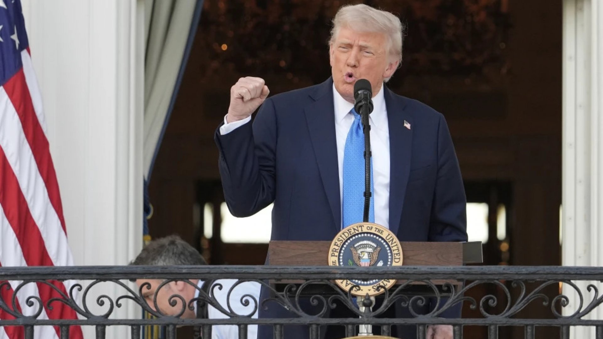 Trump restringe visas a 20 países por seguridad