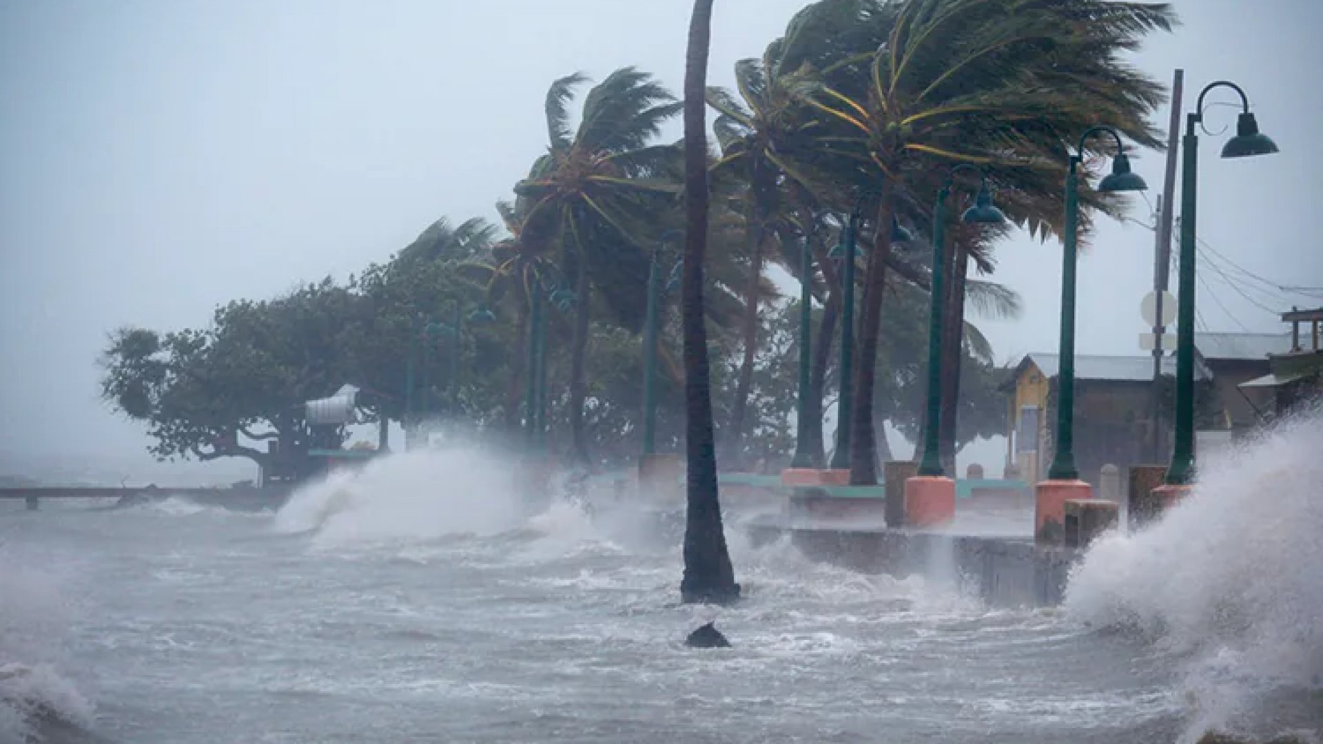 Clima en México | Onda tropical 2 origina potentes lluvias en 11 estados del país