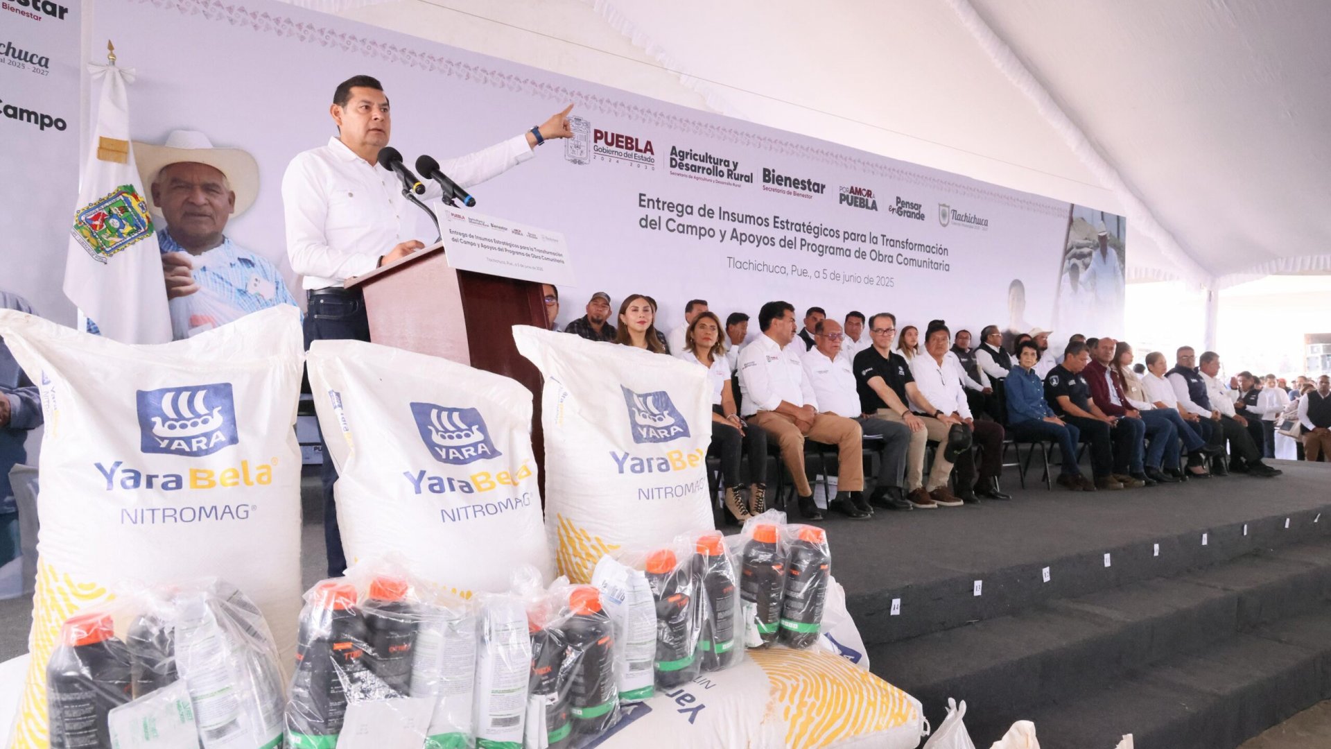 Gobernador apoya a Tlachichuca con 18 mdp