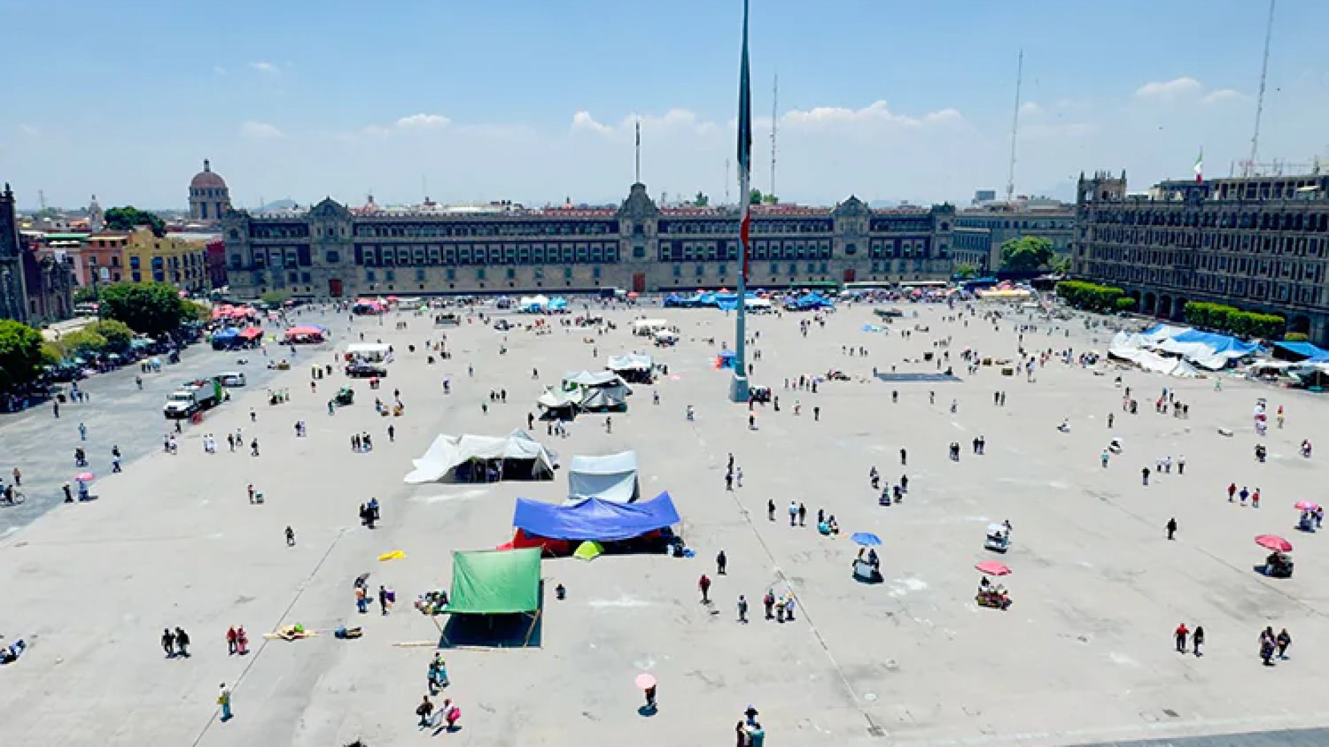CNTE levanta campamento en Zócalo tras 24 días de paro nacional magisterial