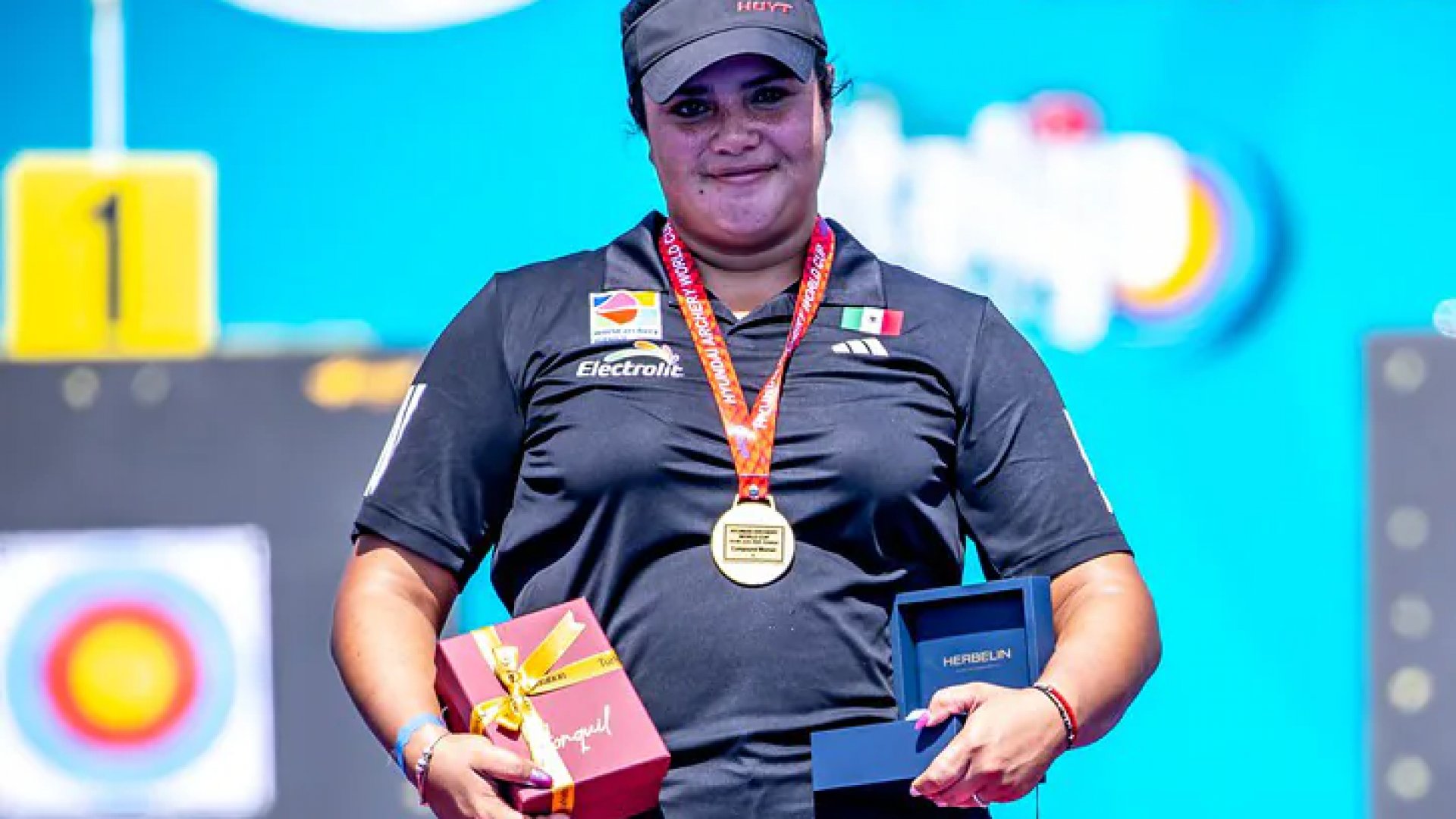 Maya Becerra se viste de oro como monarca mundial de tiro con arco