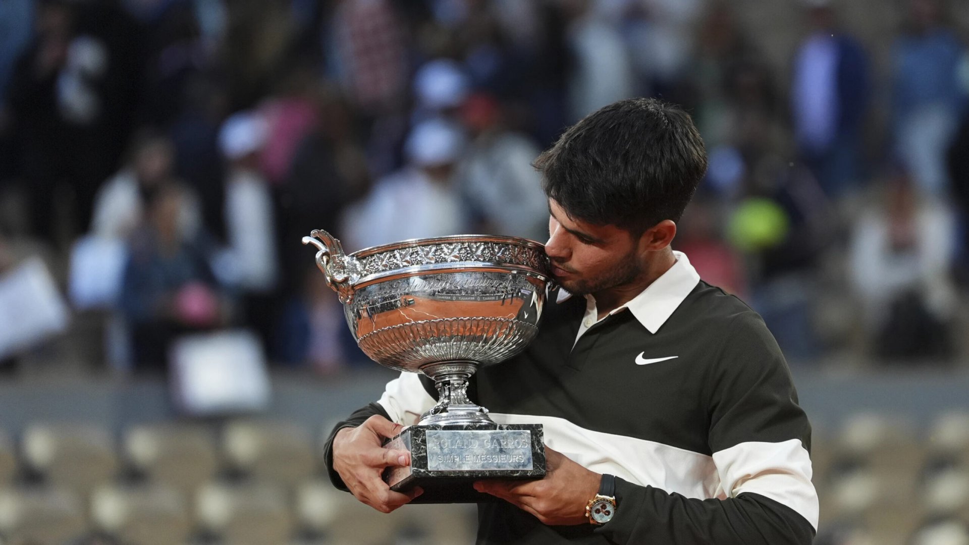 Alcaraz vence a Sinner en thriller parisino